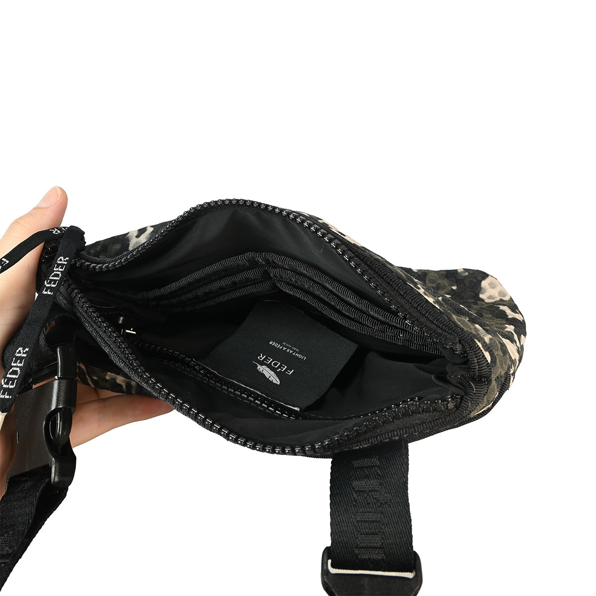 Bolsa média com estampa camuflada