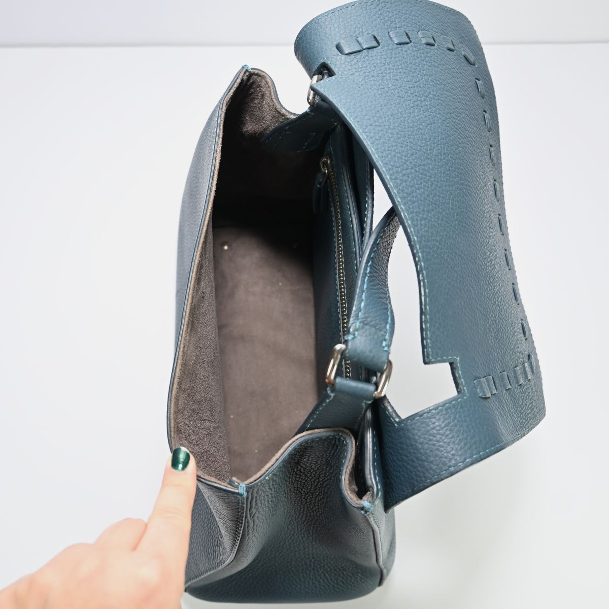 Bolsa de couro azul marinho
