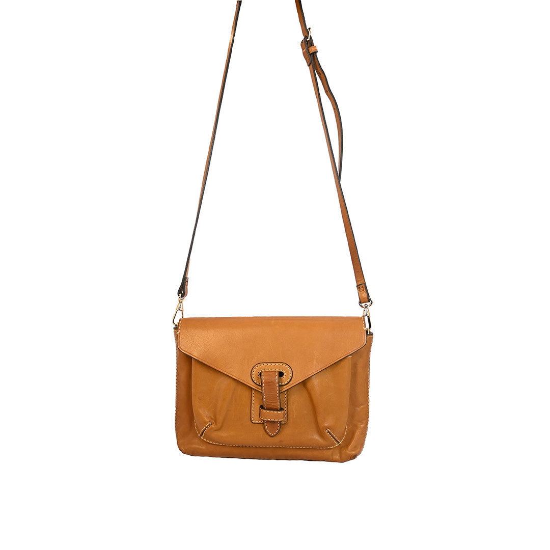 Bolsa média marrom de couro