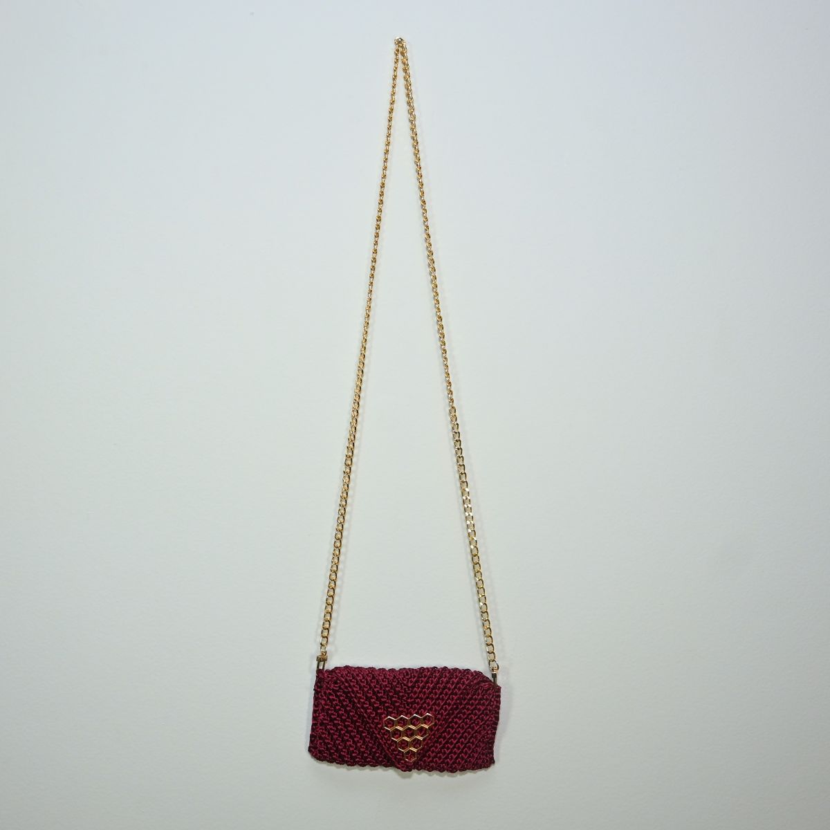 Bolsa de crochê rosa com colmeia