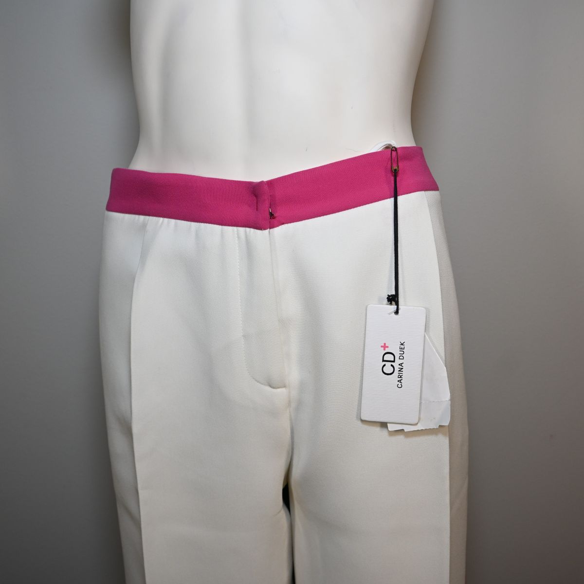 Calça branca preta e rosa
