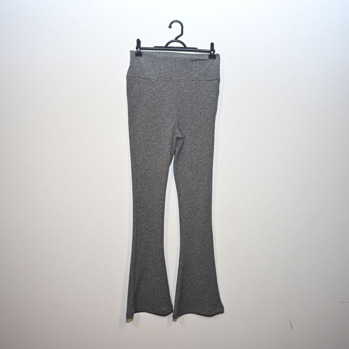 Calça cinza flare