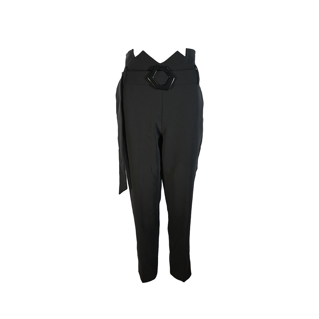 Calça preta de alfaiataria com cinto