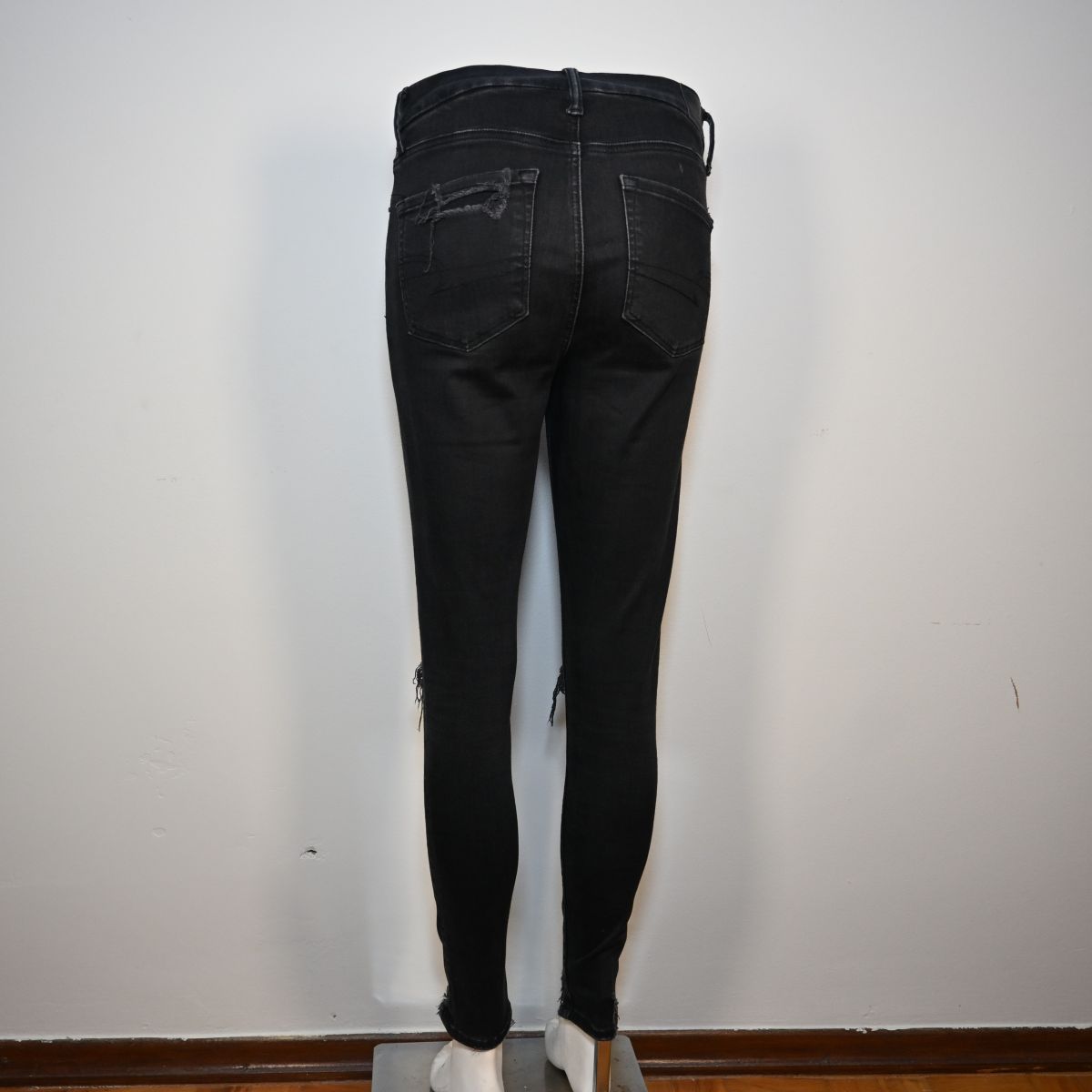 Calça jeans skinny destroyed preta