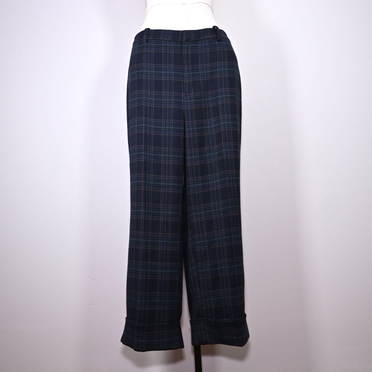 Calça xadrez azul marinho e verde escuro
