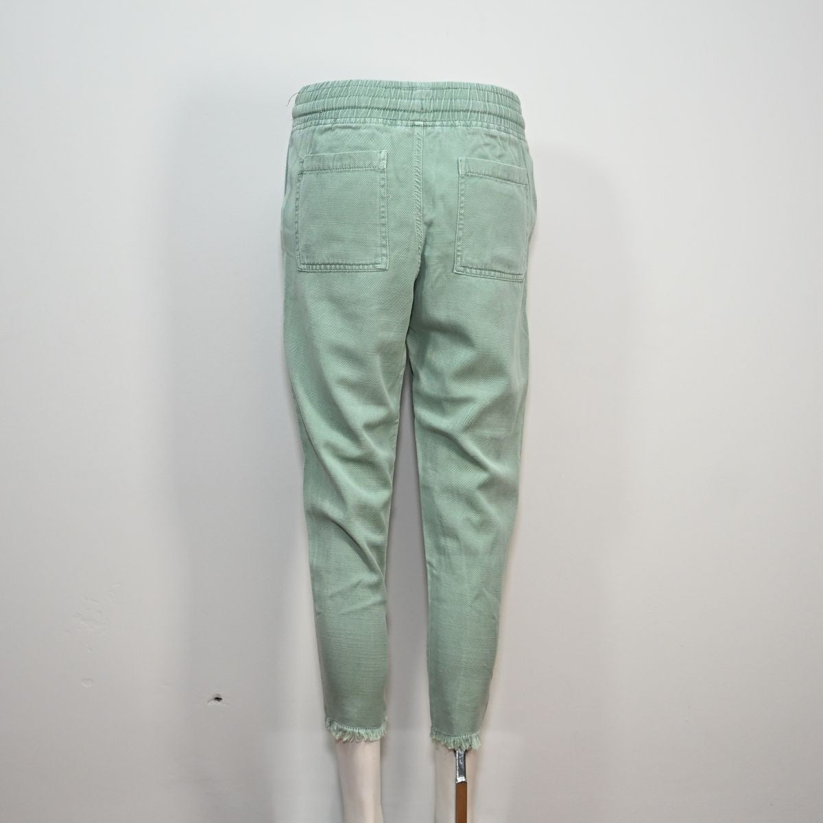 Calça verde claro com amarração