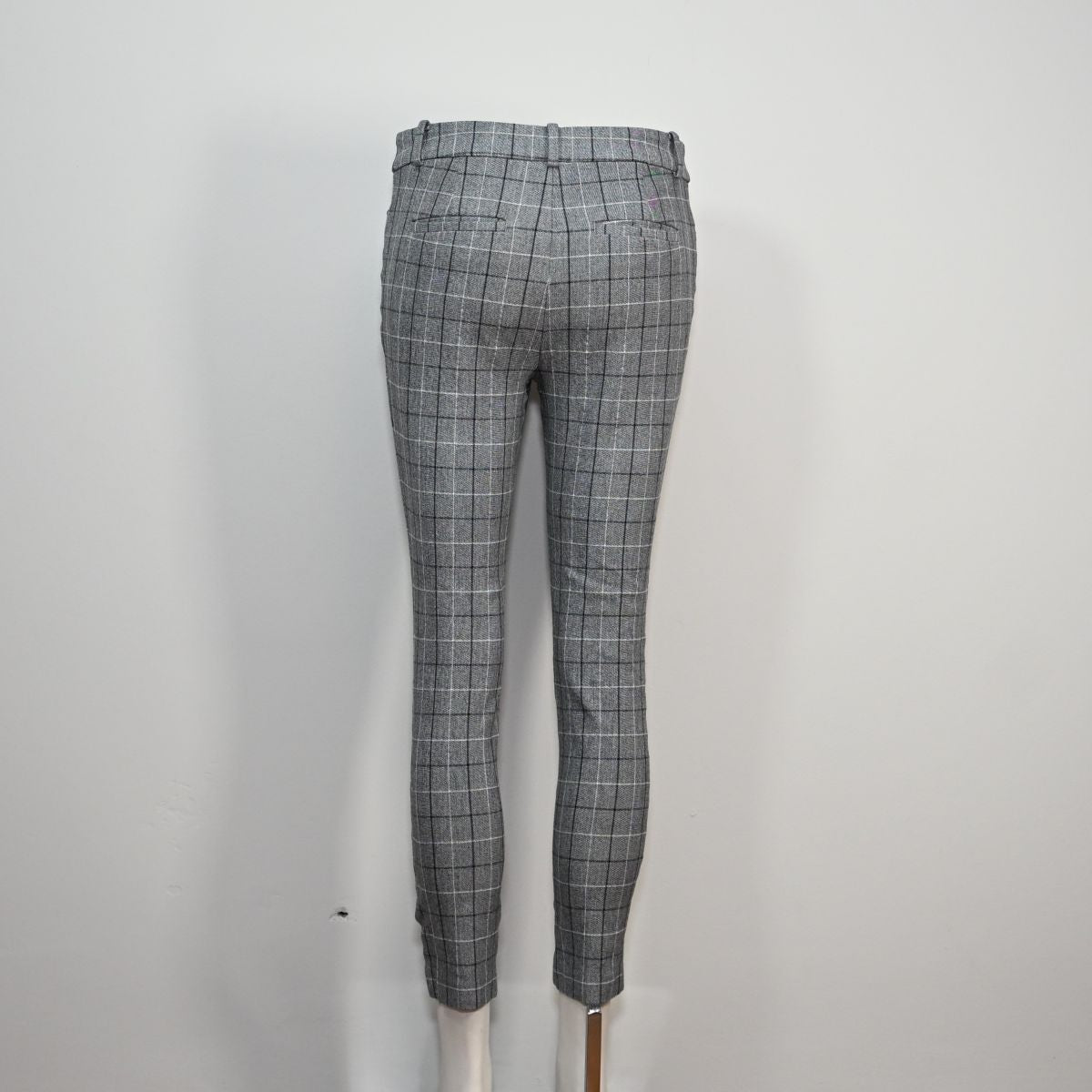 Calça xadrez cinza