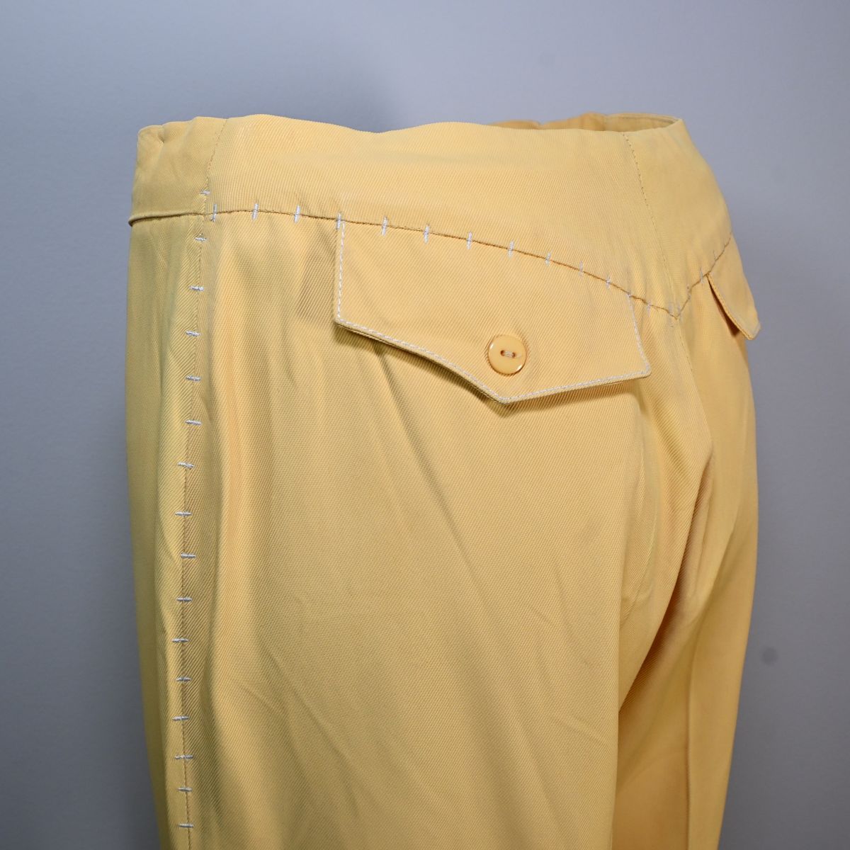 Calça amarelo claro
