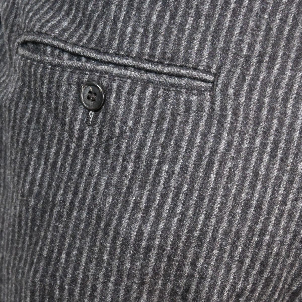 Calça listrada preto e cinza