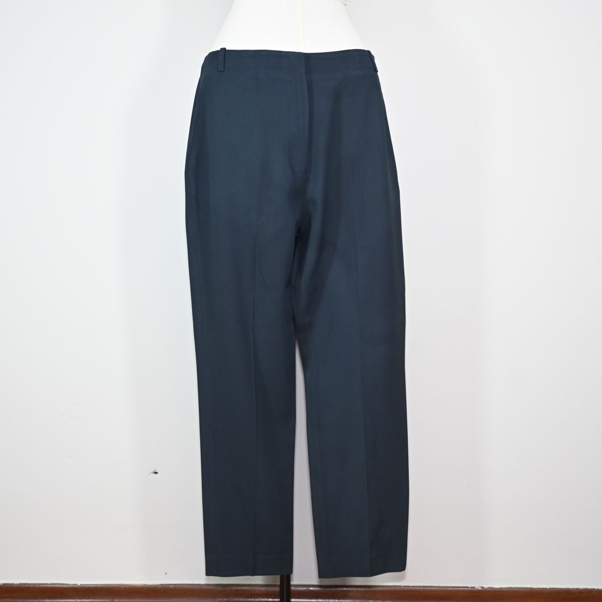 Calça azul marinho de alfaiataria