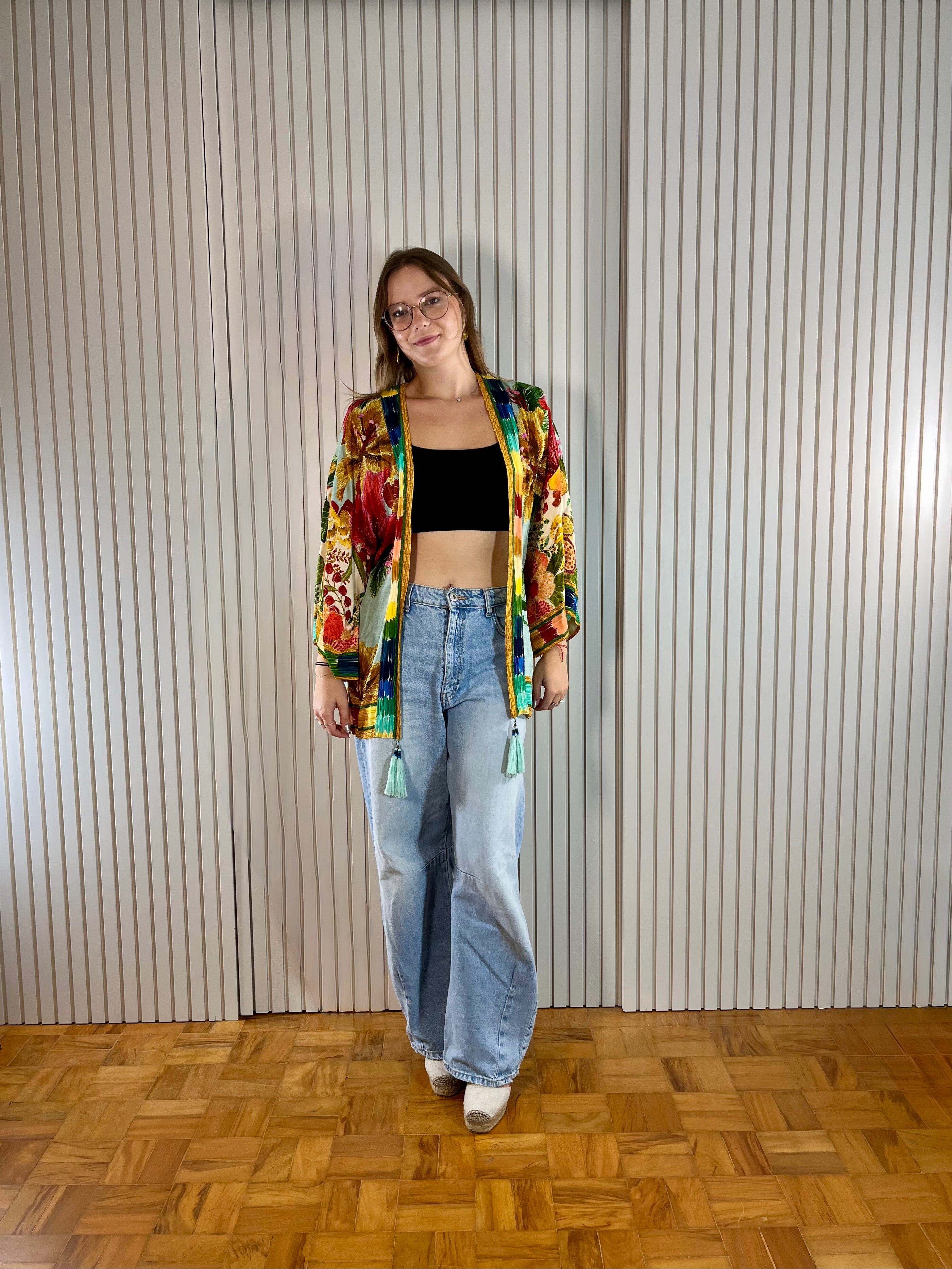 Kimono floral com cinto e tasel