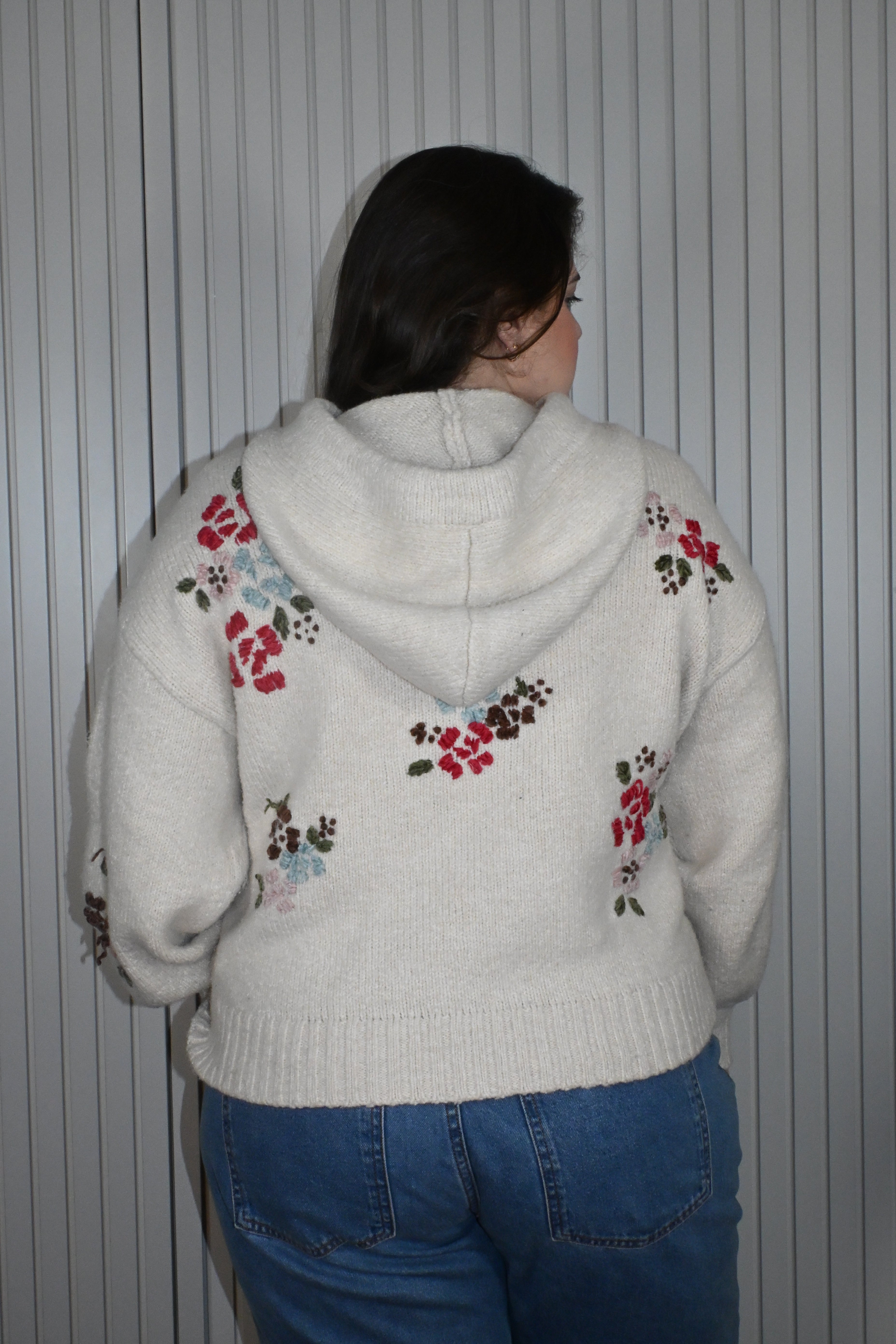 Malha de Lã Bege com Flores e Capuz