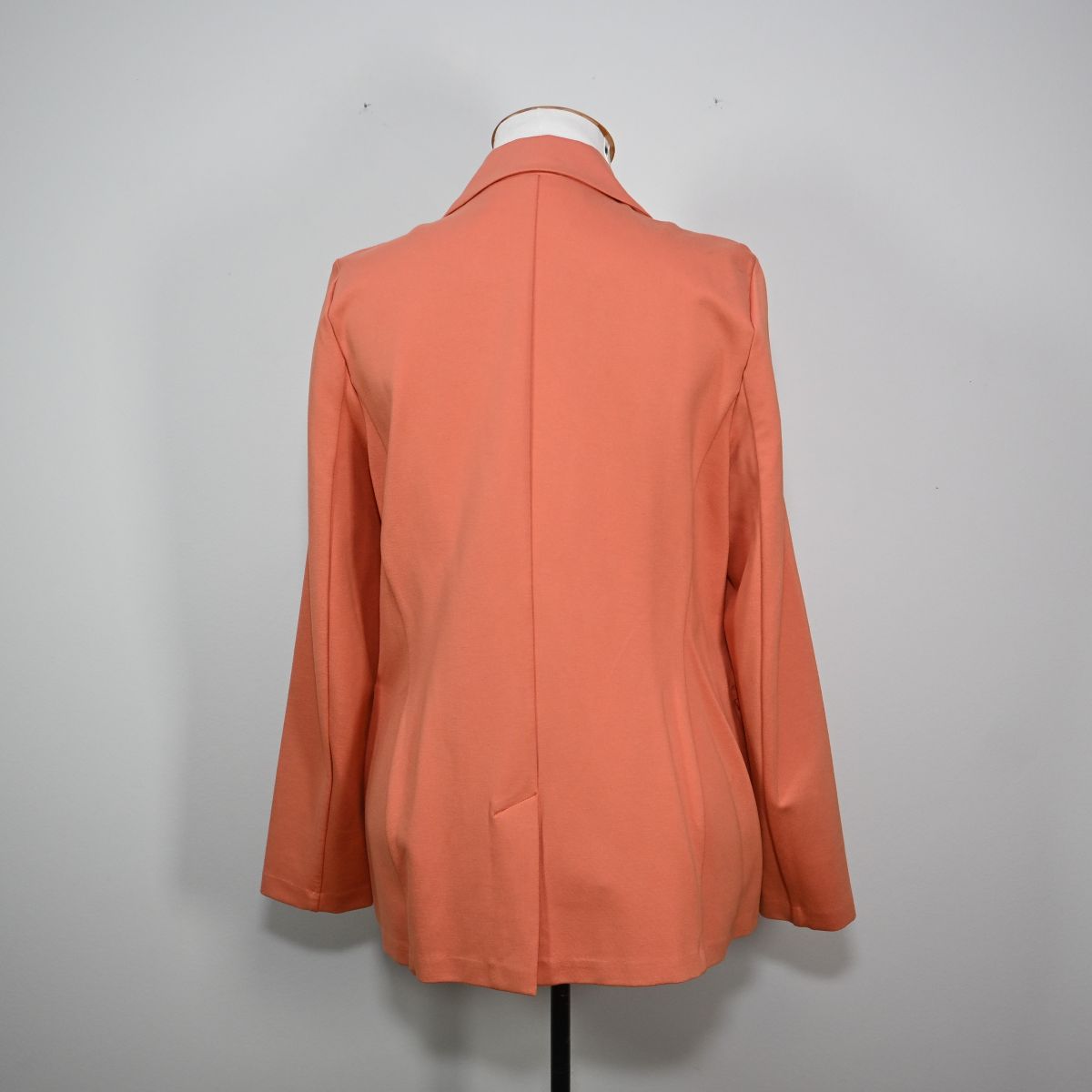 Blazer laranja coral com um botão