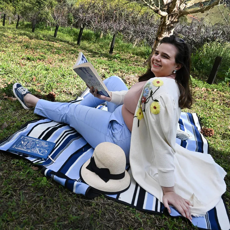 Malha Branca com Bordado Floral nos Ombros