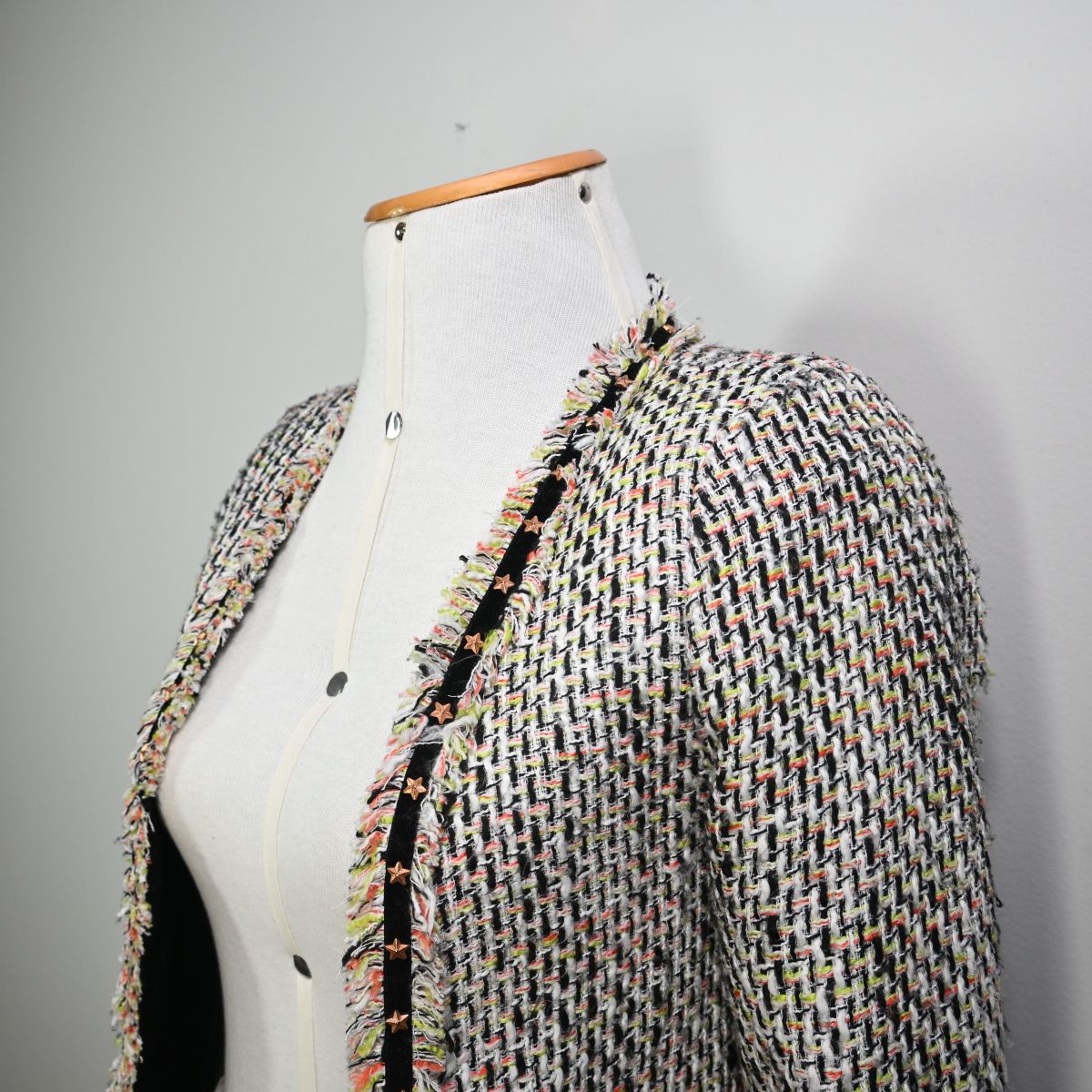Blazer de tweed com detalhe de estrelas