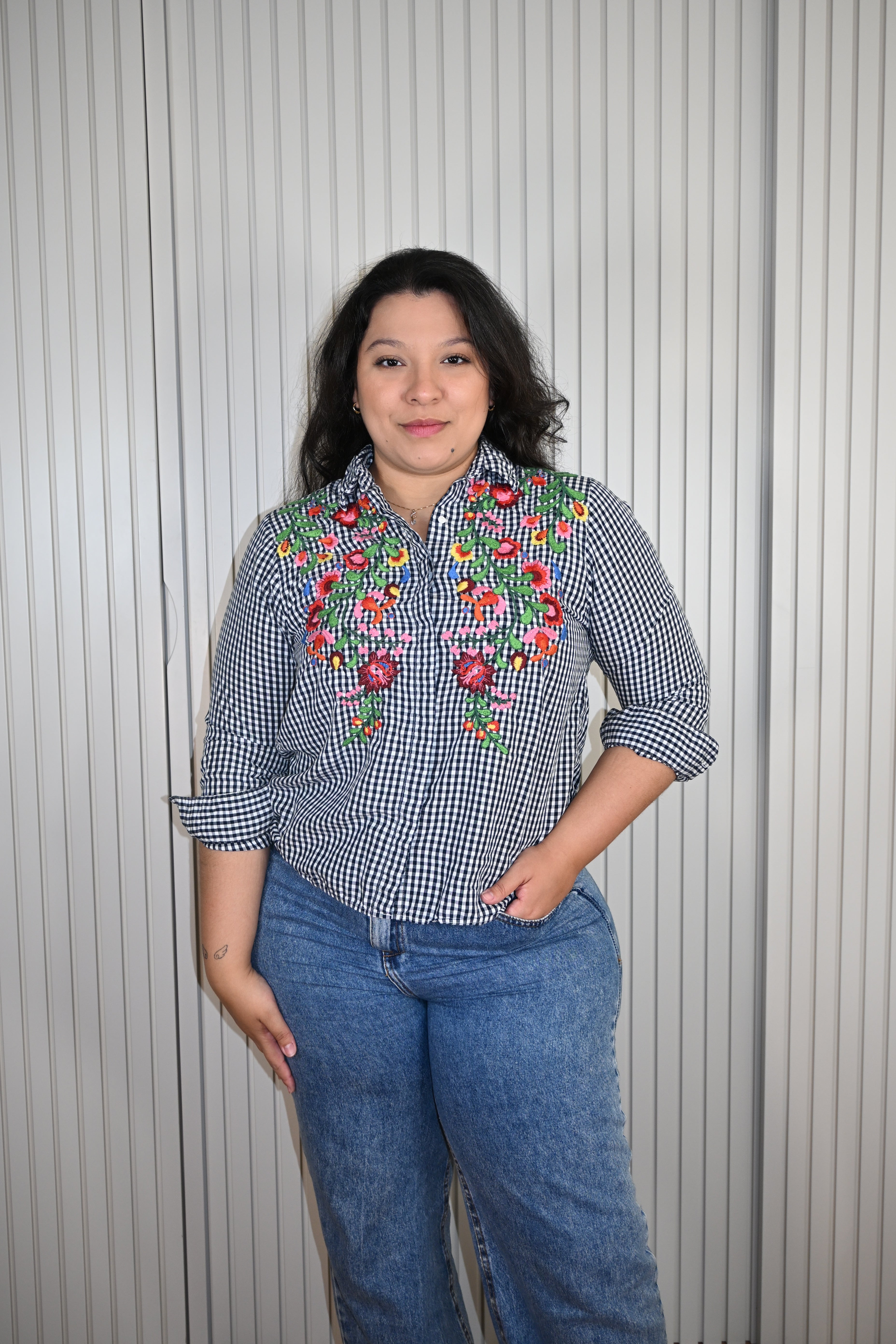 Camisa Xadrez Preto e Branco com Bordado Floral