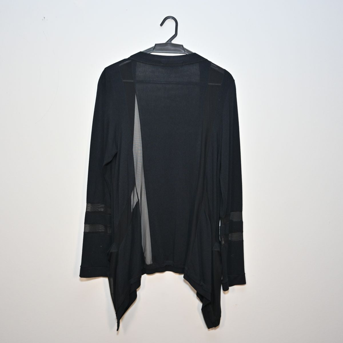 Casaco preto com tule