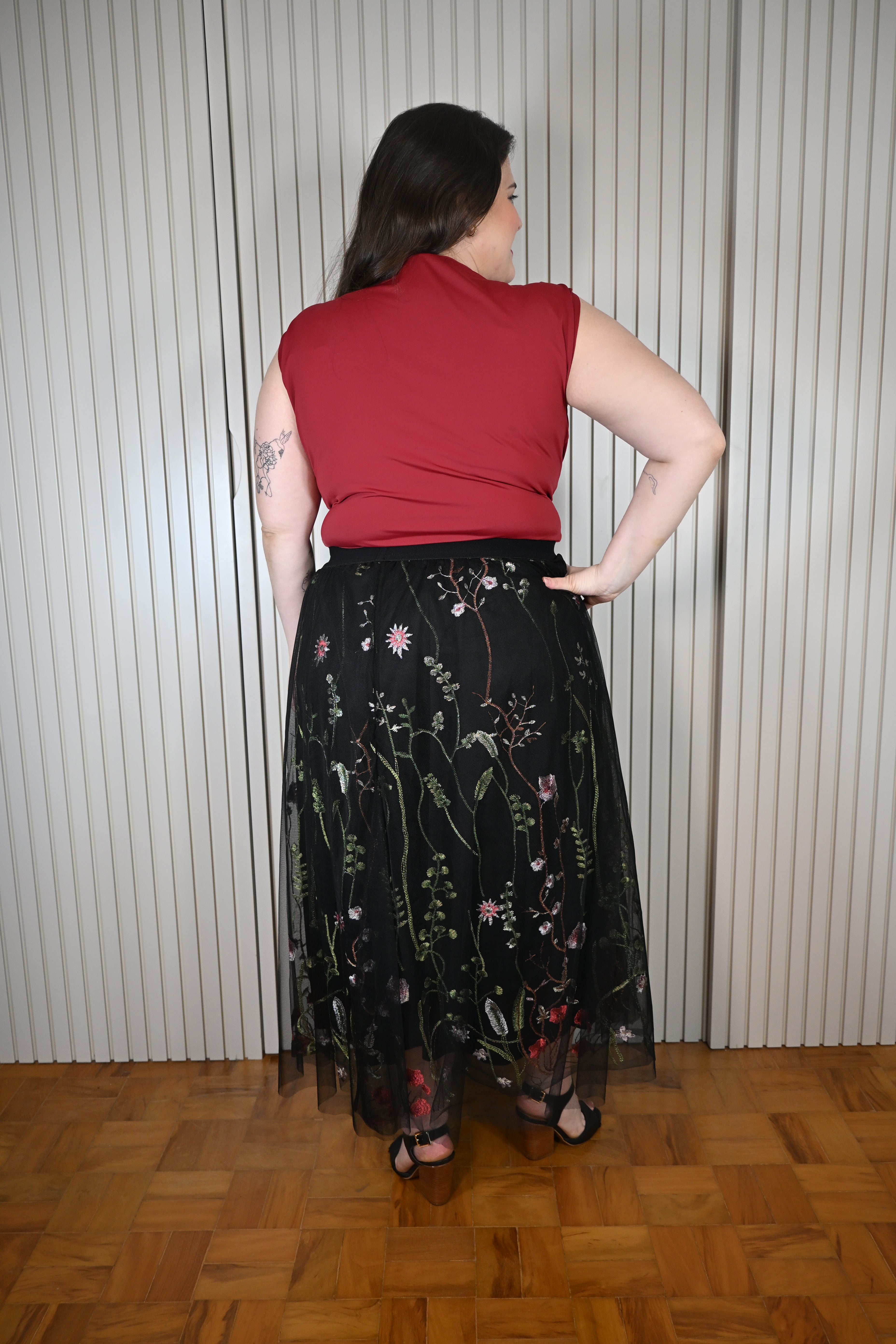 Saia Midi Floral Preta Com Tule