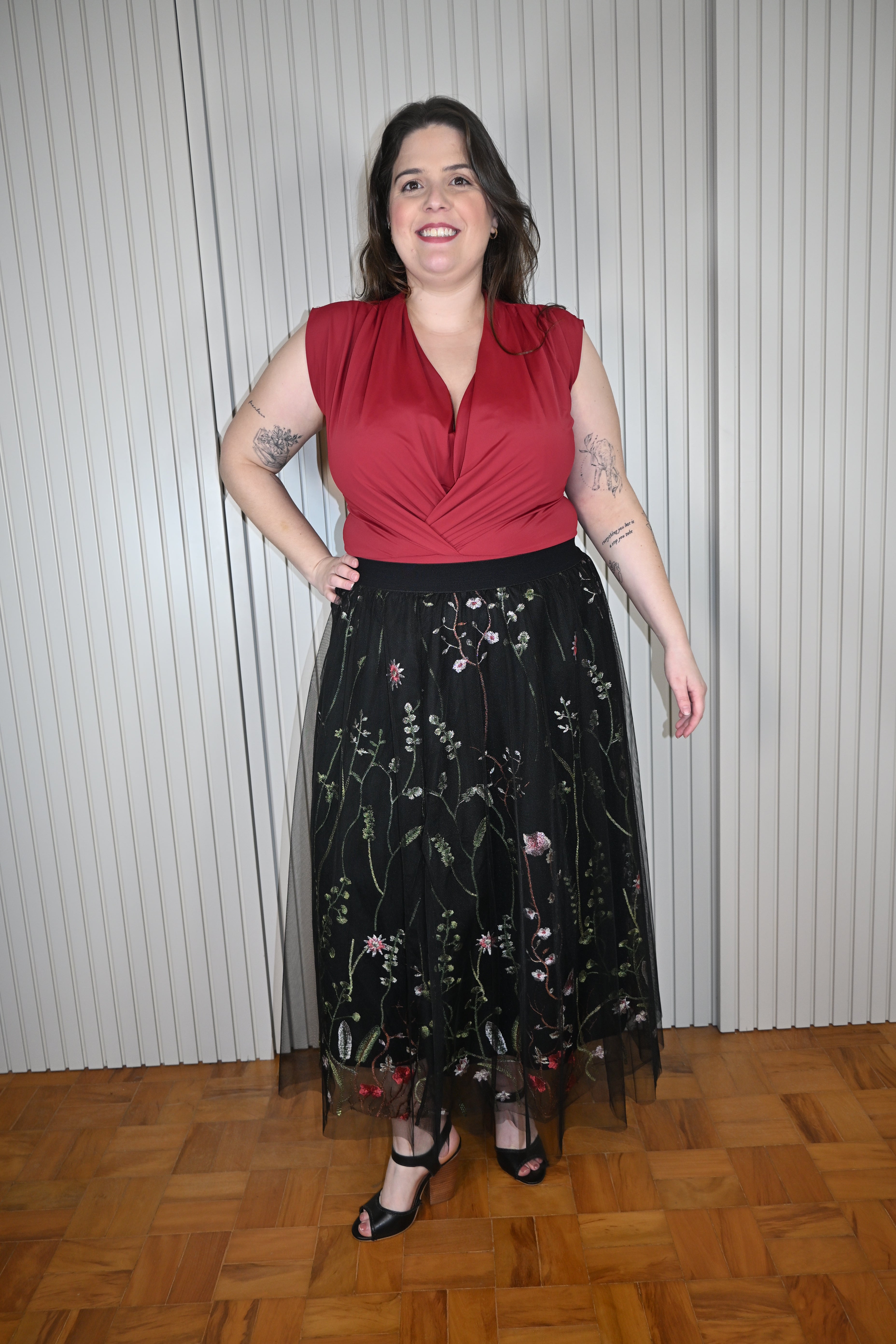 Saia Midi Floral Preta Com Tule