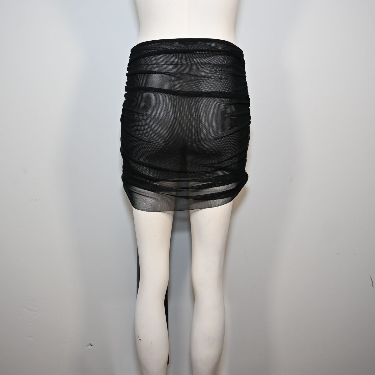 Saia de tule preto com faixa