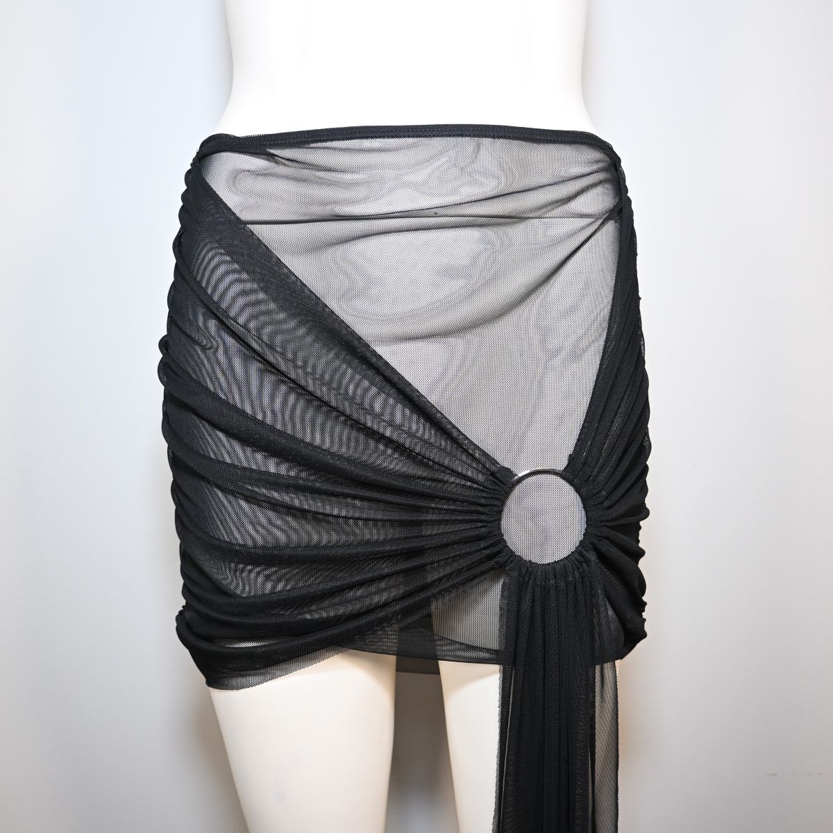 Saia de tule preto com faixa