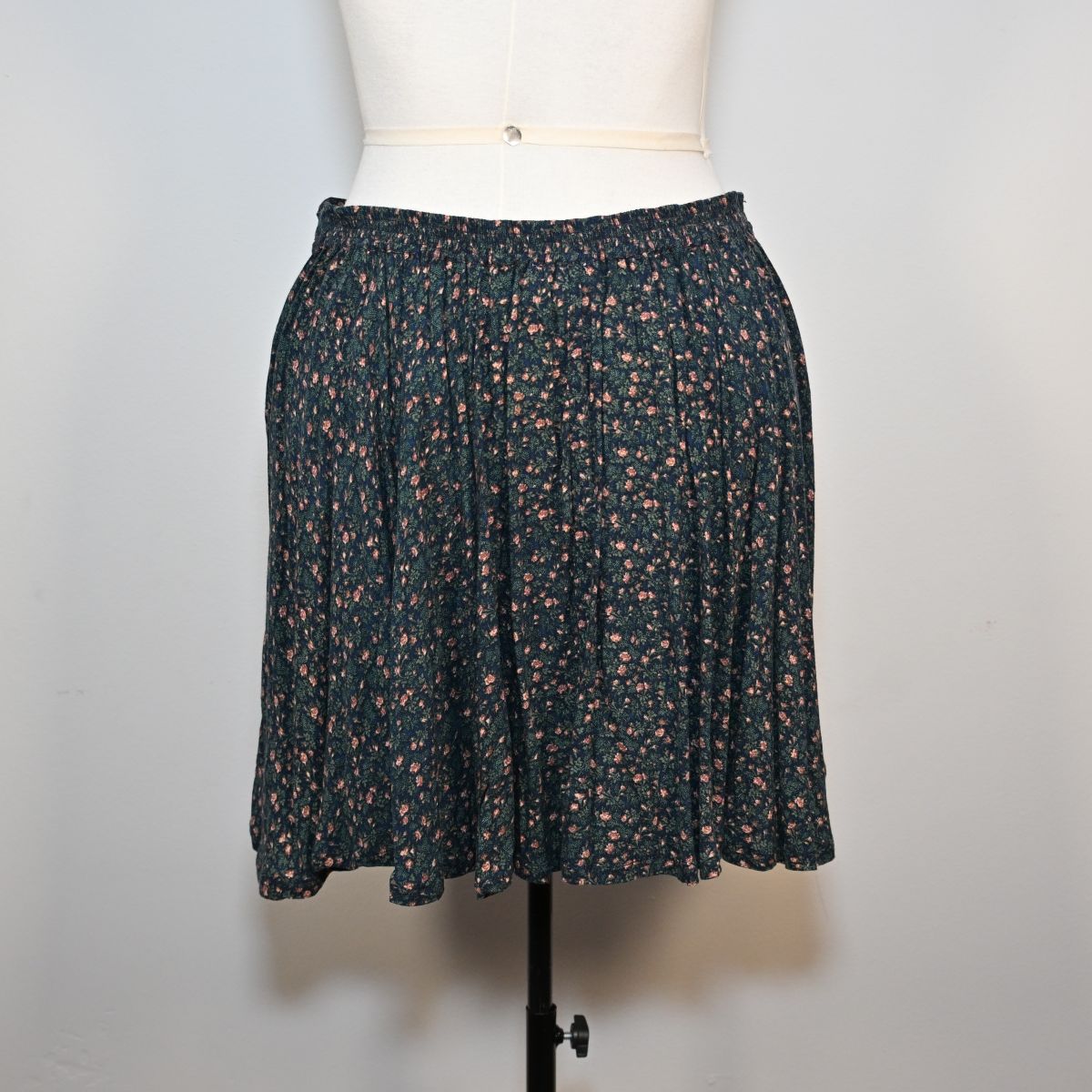 Saia verde musgo floral