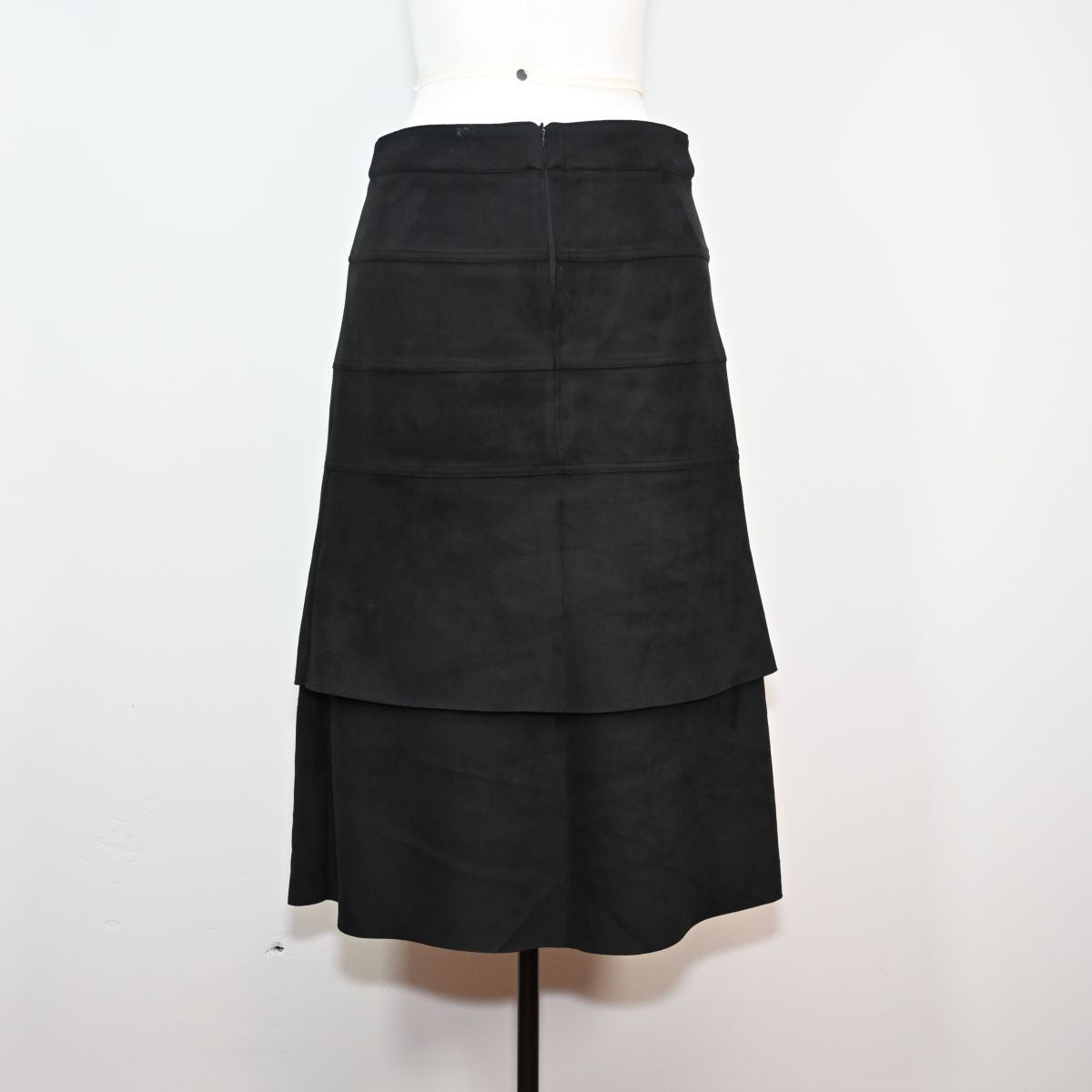 Saia midi preta de suede