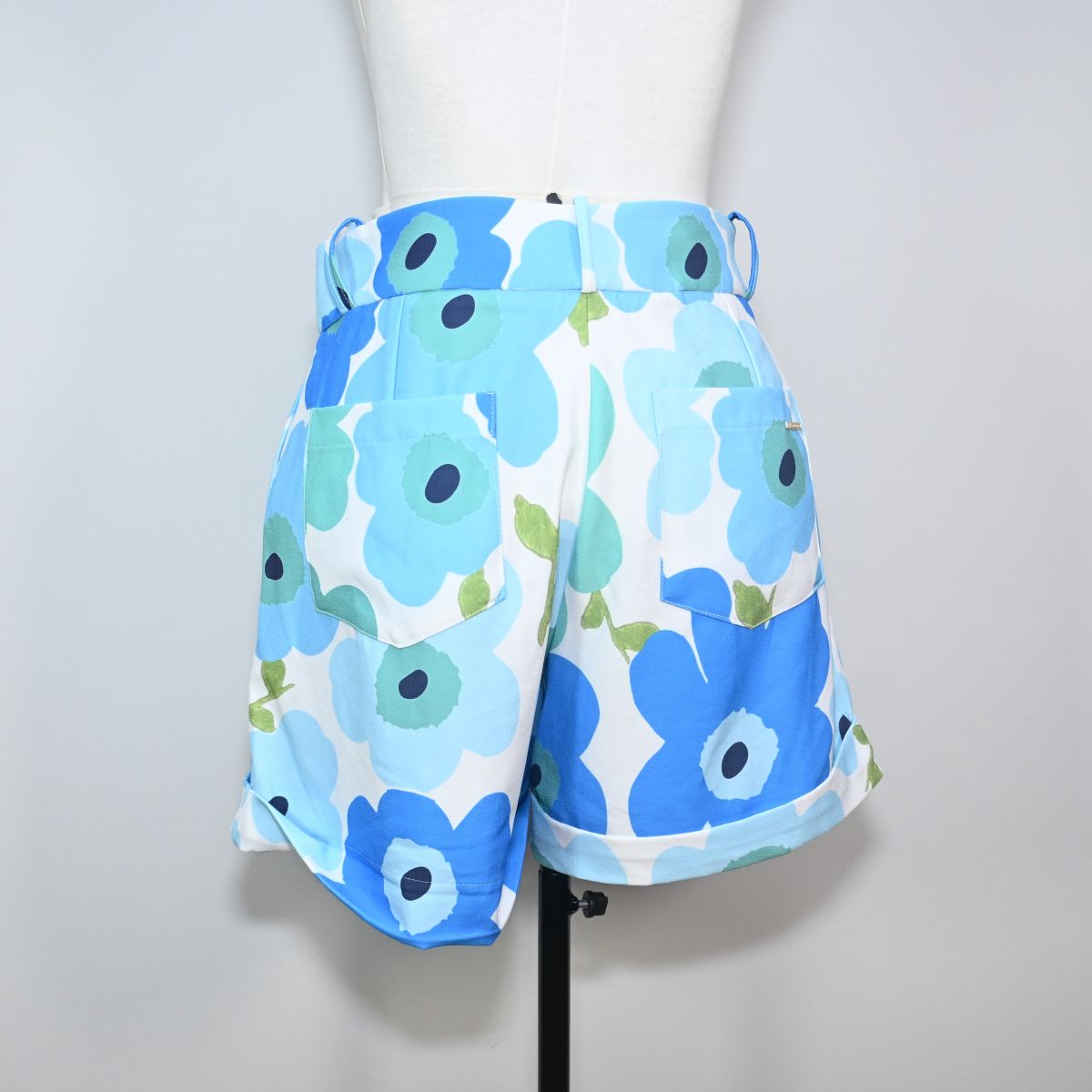 Shorts floral azul