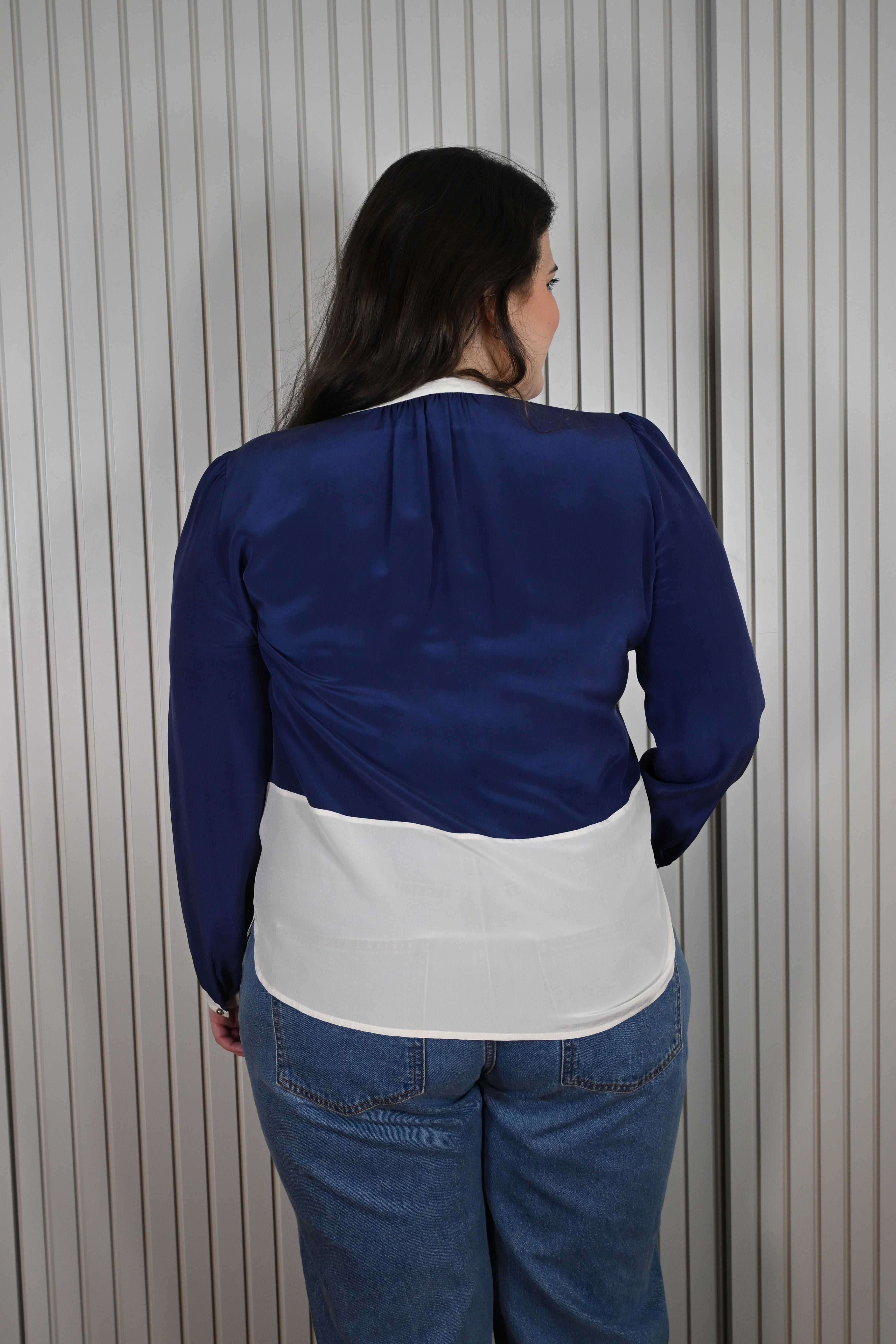 Blusa Azul -marinho e Branca de Seda
