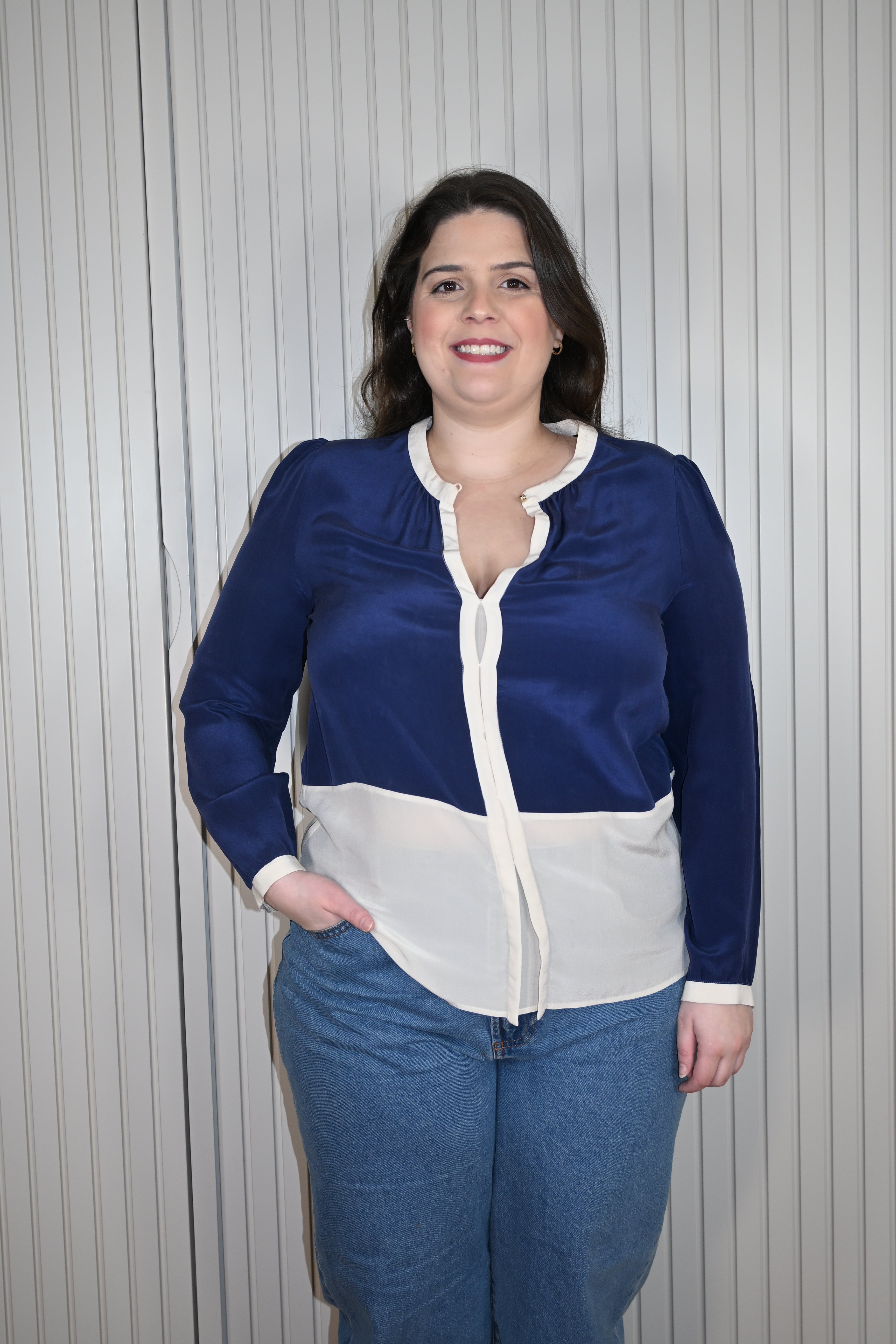 Blusa Azul -marinho e Branca de Seda