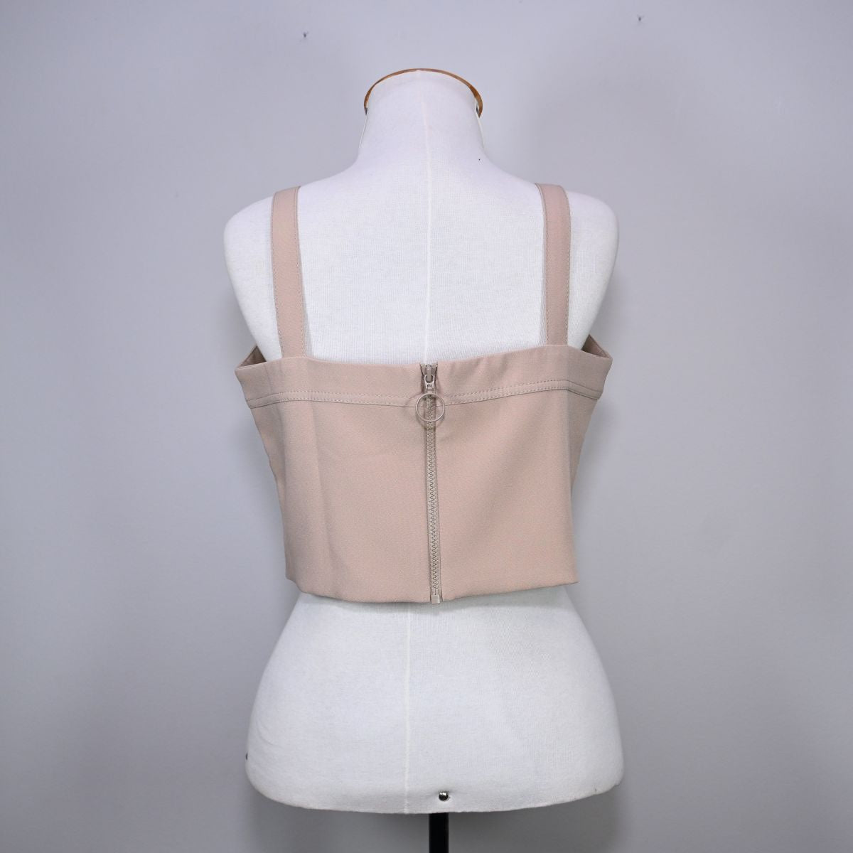 Cropped nude com zíper nas costas