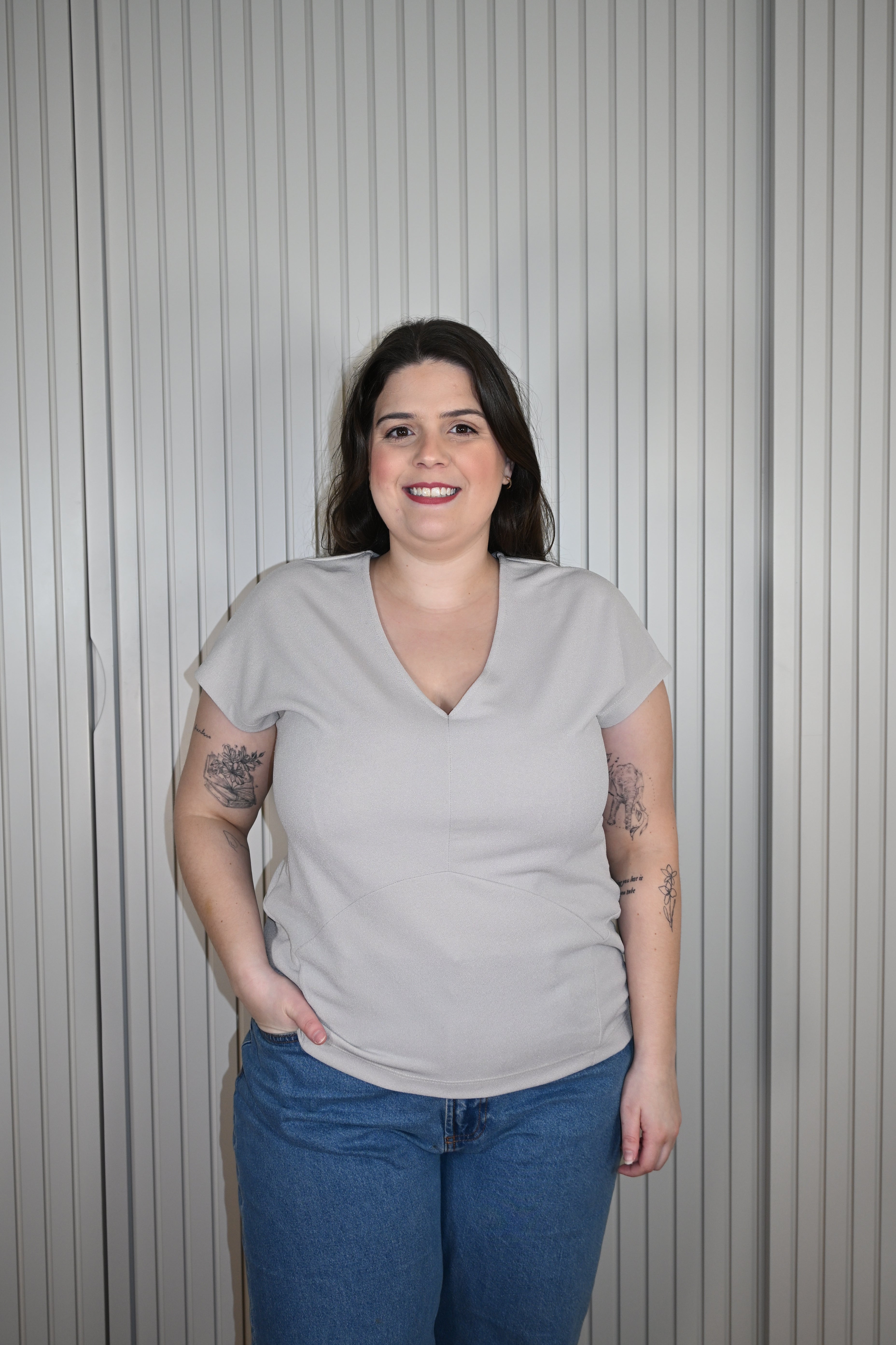 Camiseta Bege com Decote V