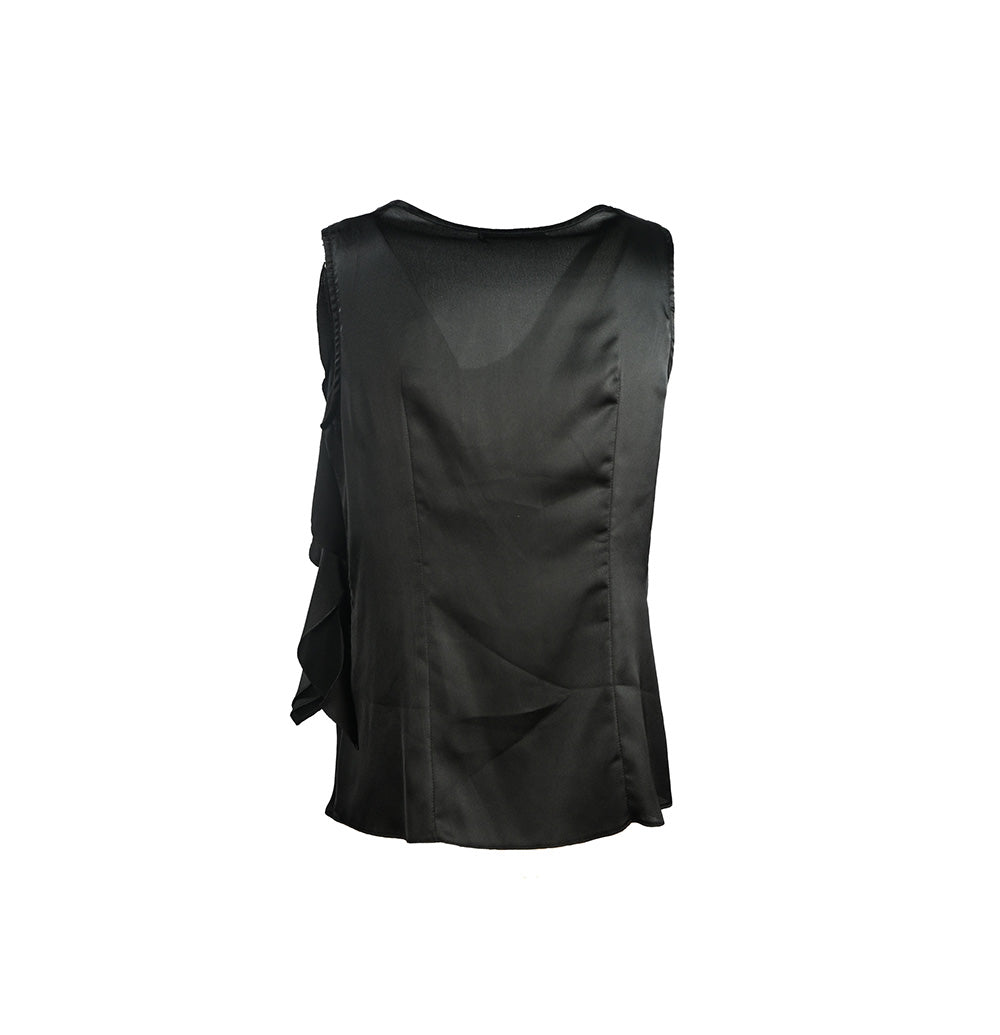 Regata preta com detalhes no ombro