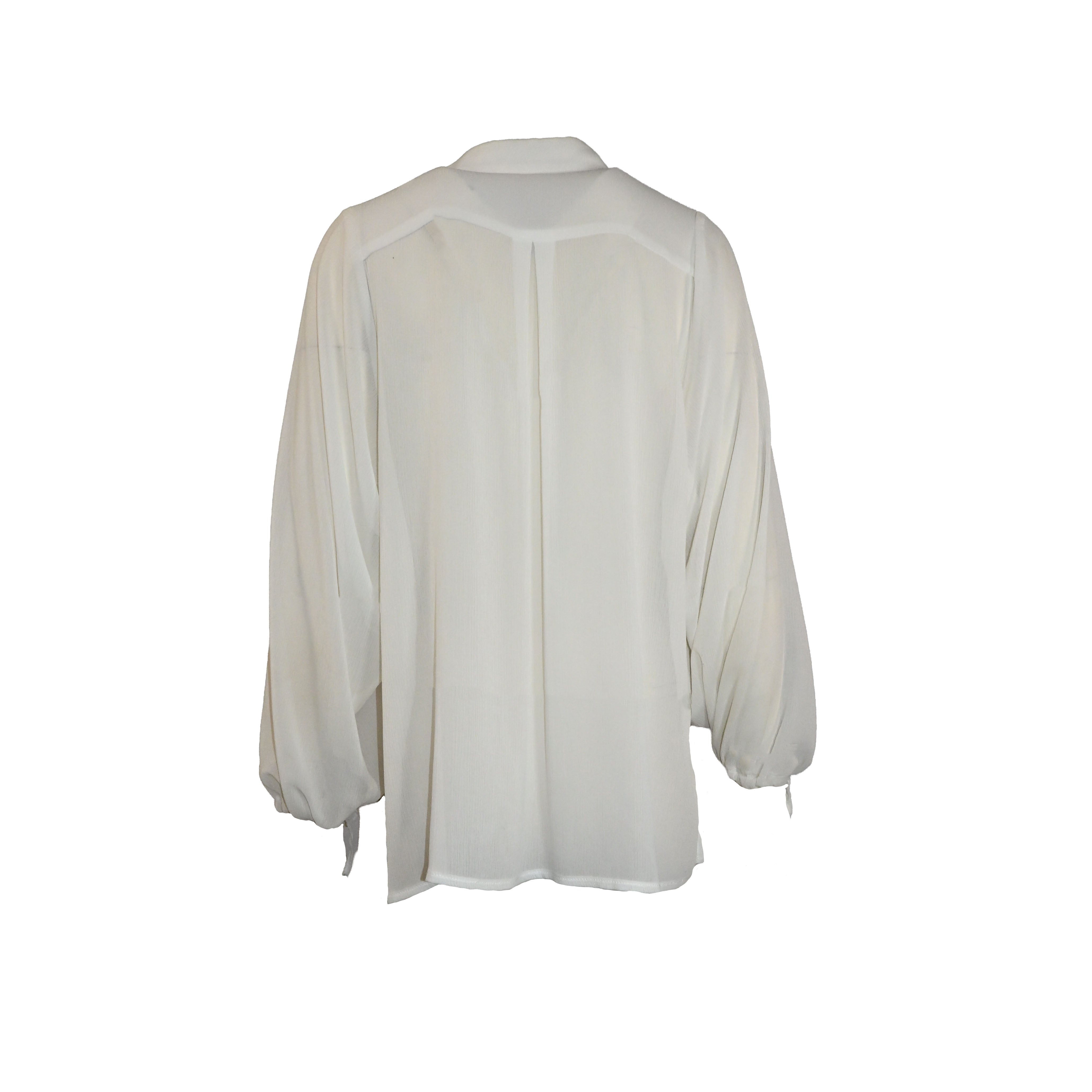 Camisa branca com transparência