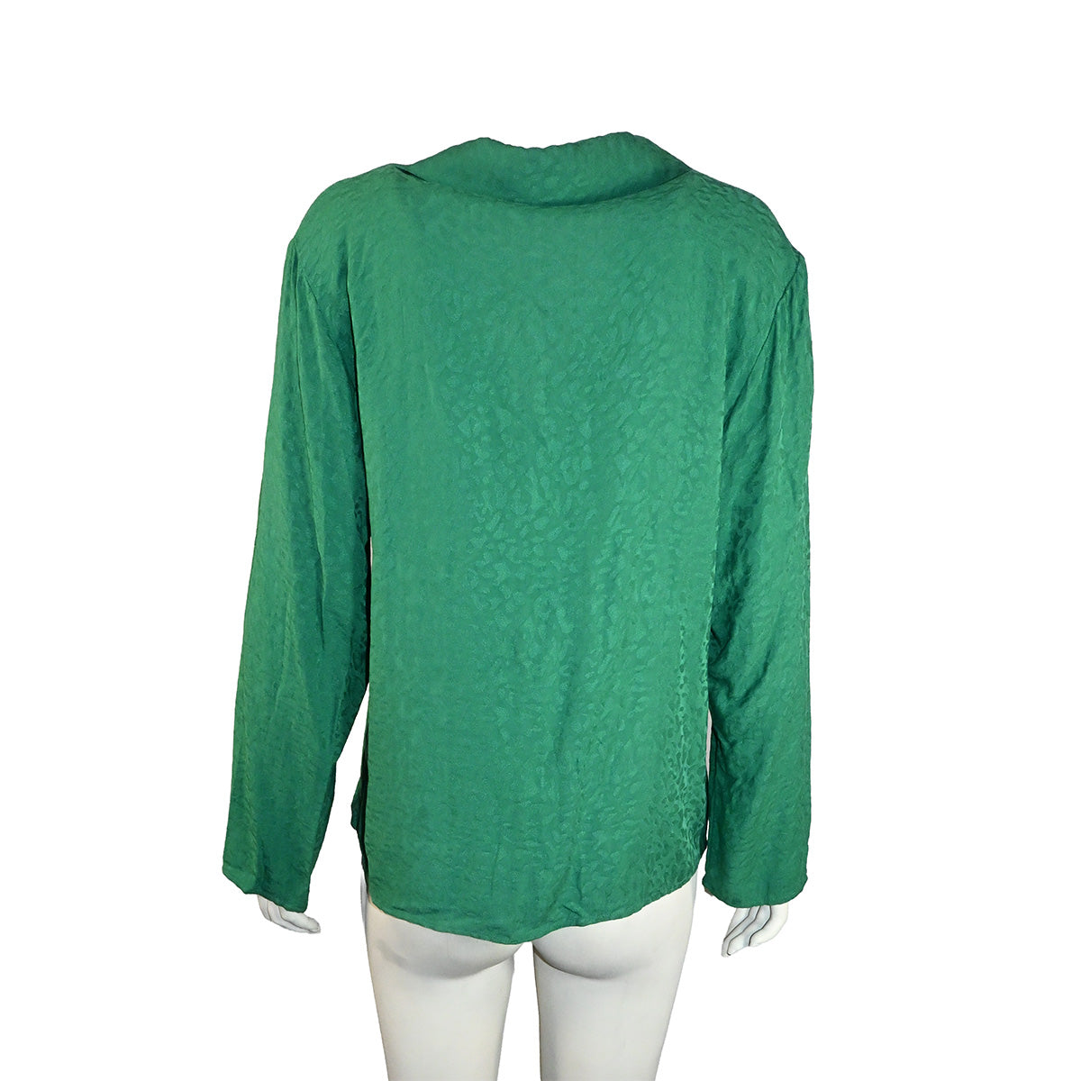 Blusa verde com textura de oncinha