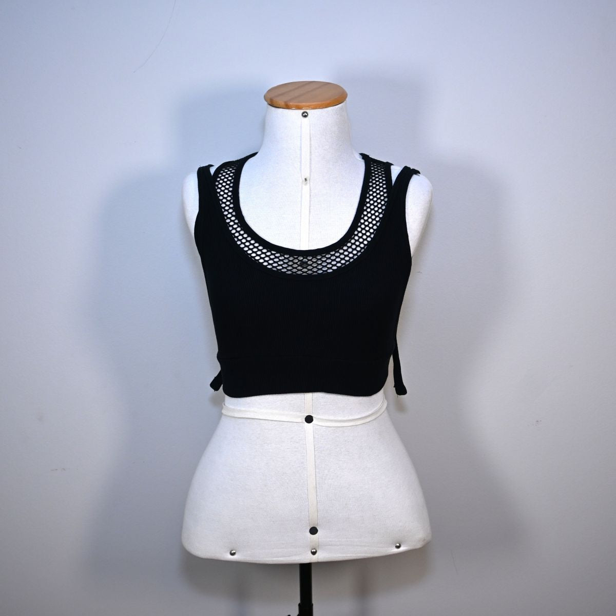 Cropped preto com tela