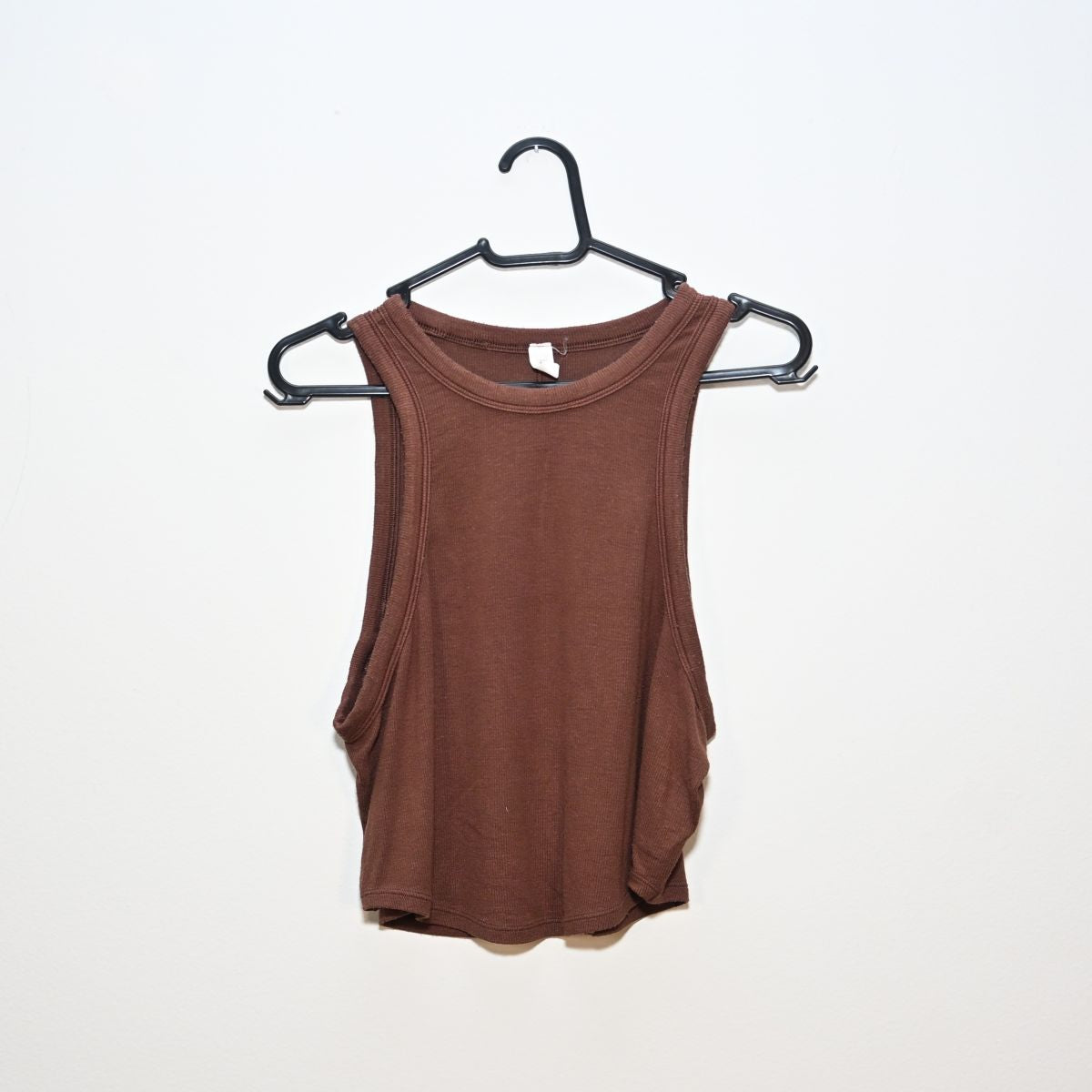 regata cropped marrom