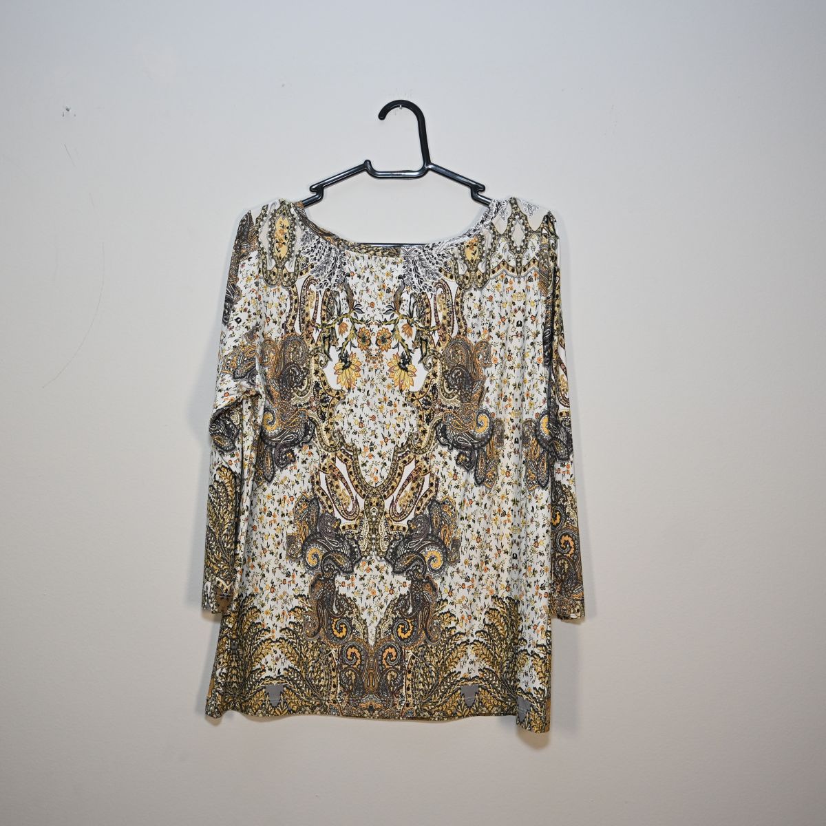 Blusa estamada em tons terroso