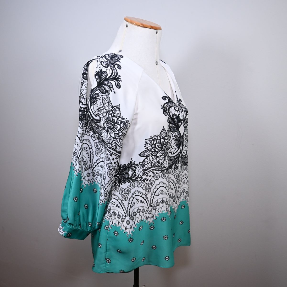 Blusa com estampa de renda