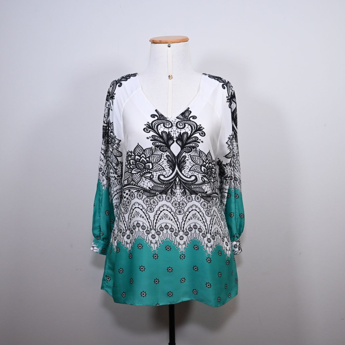 Blusa com estampa de renda