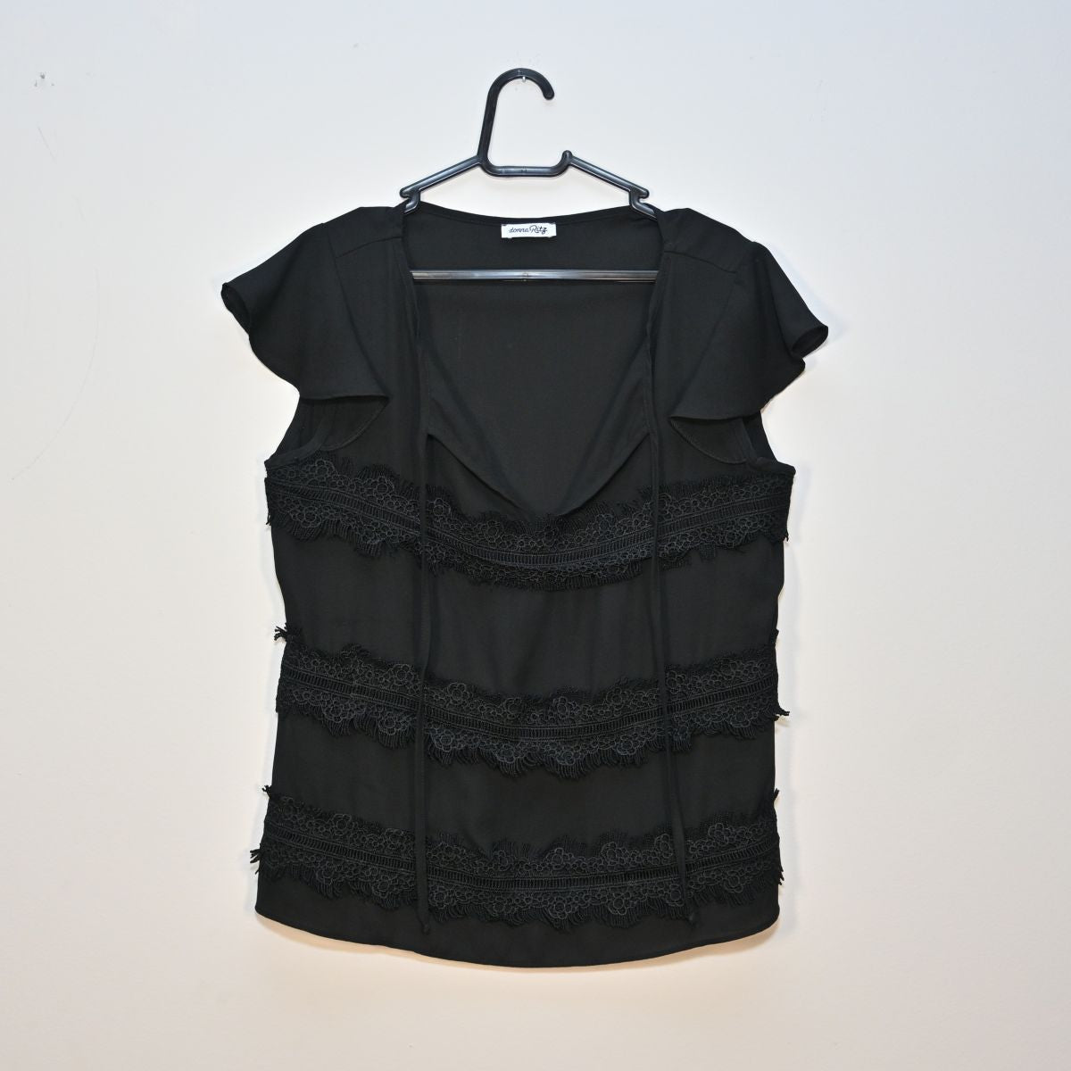 Blusa preta com renda