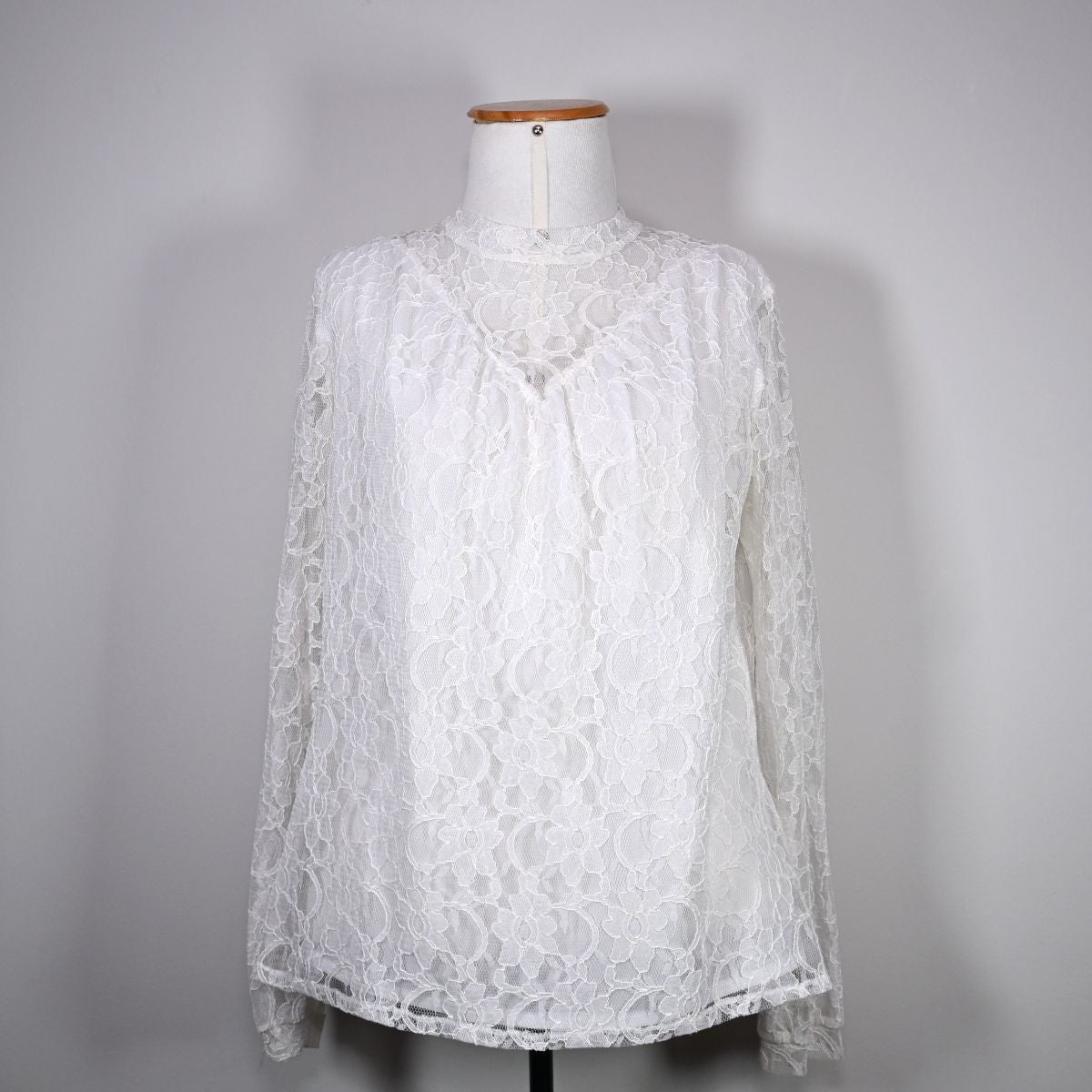 Blusa branca rendada