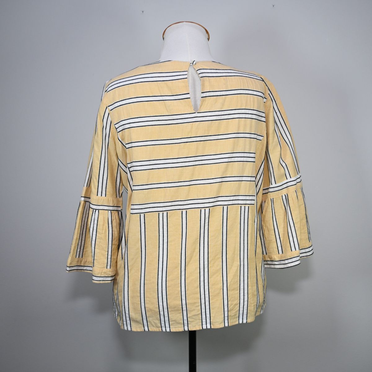 Blusa amarela listrada