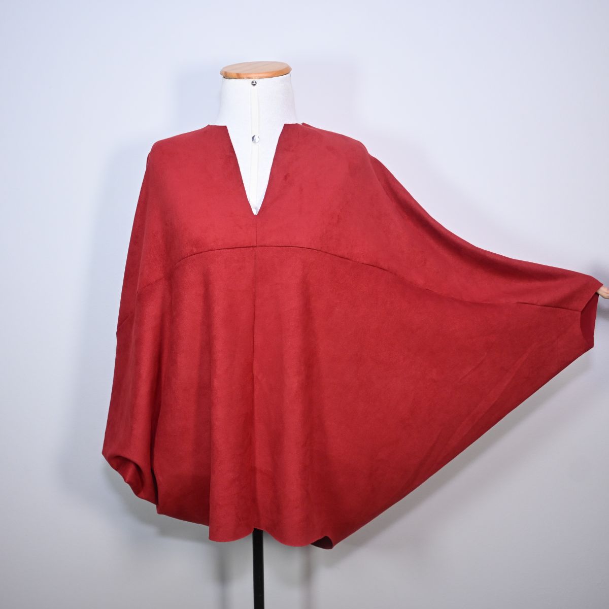 Blusa vermelha de suede