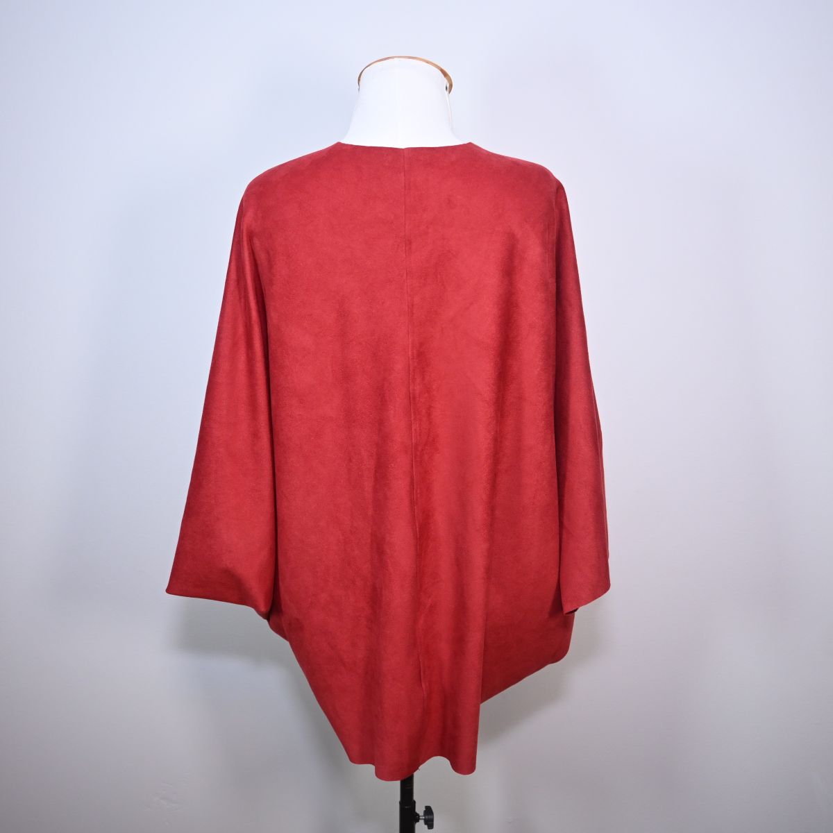 Blusa vermelha de suede