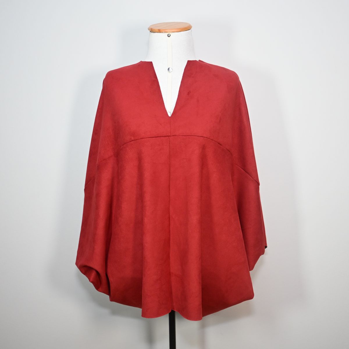 Blusa vermelha de suede