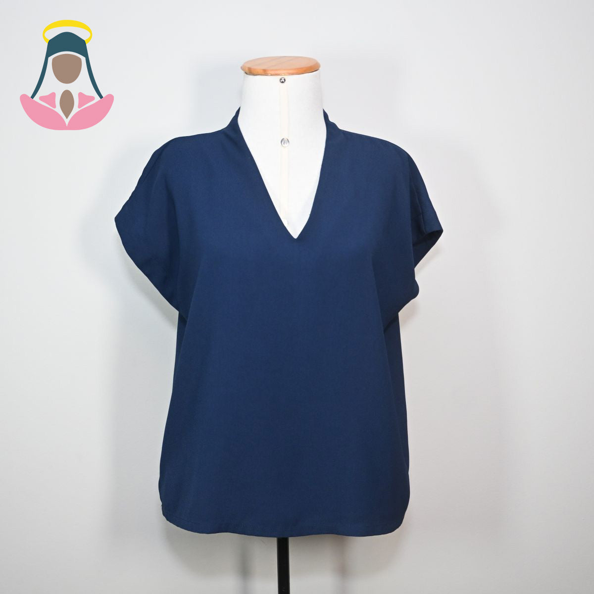 Camiseta gola V azul marinho