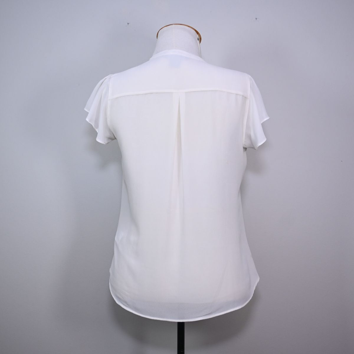 Blusa branca com detalhe em preto