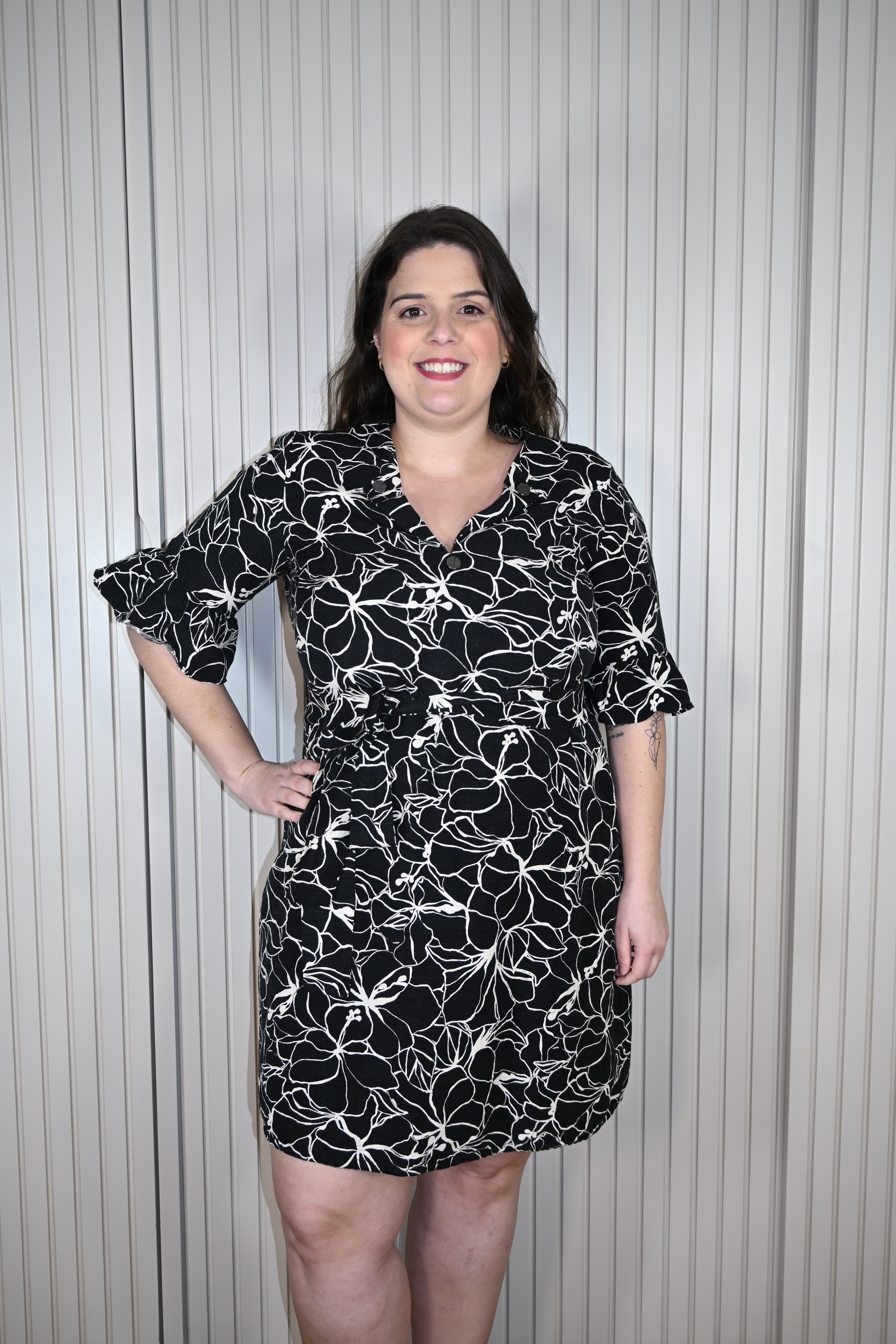 Vestido Curto Preto com Estampa Branca
