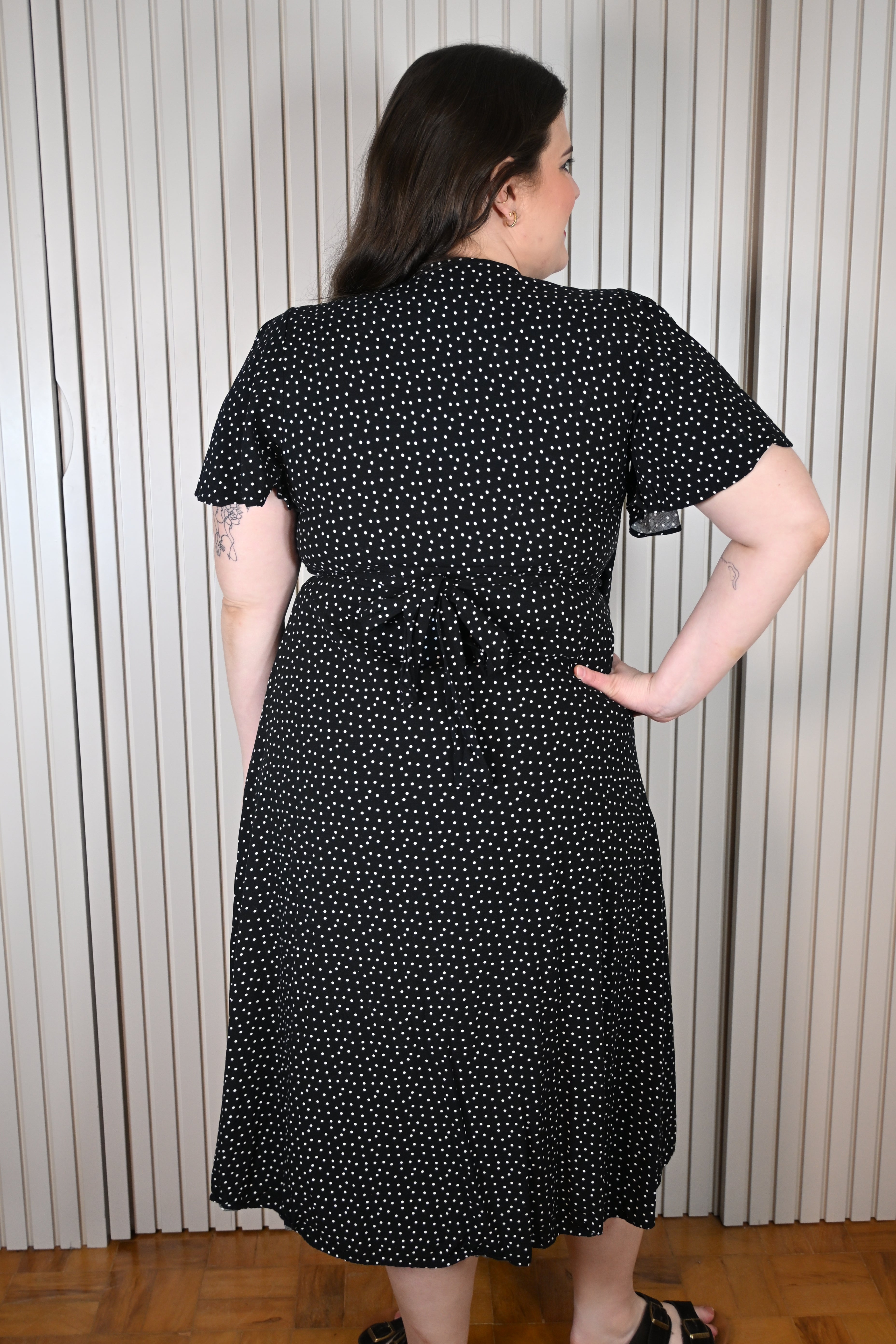 Vestido Midi Preto com Poá Branco